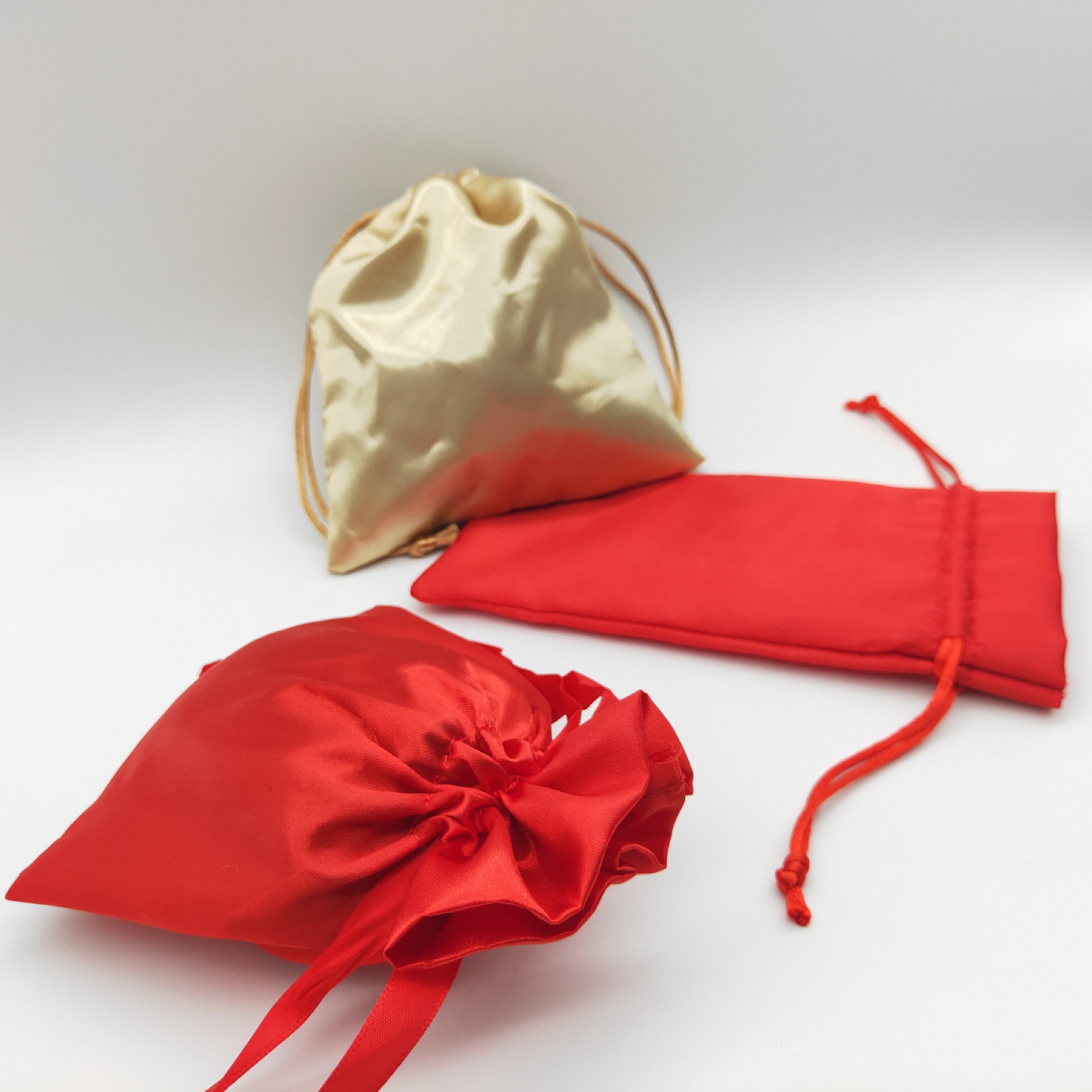 色丁布袋大红喜糖包装丝绸袋 抽绳束口袋量大优惠