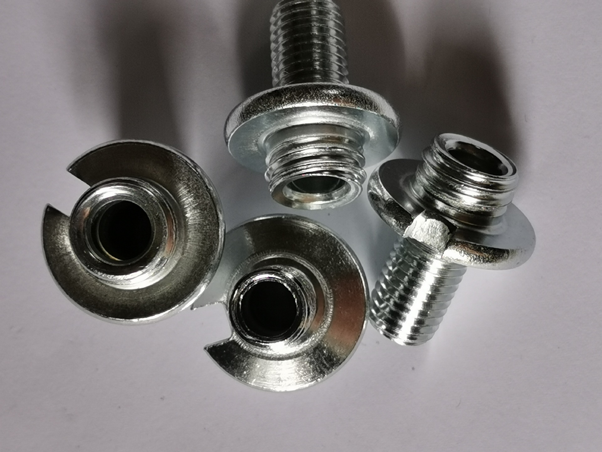 摩托车转向灯手柄上的10x29花齿空心螺丝