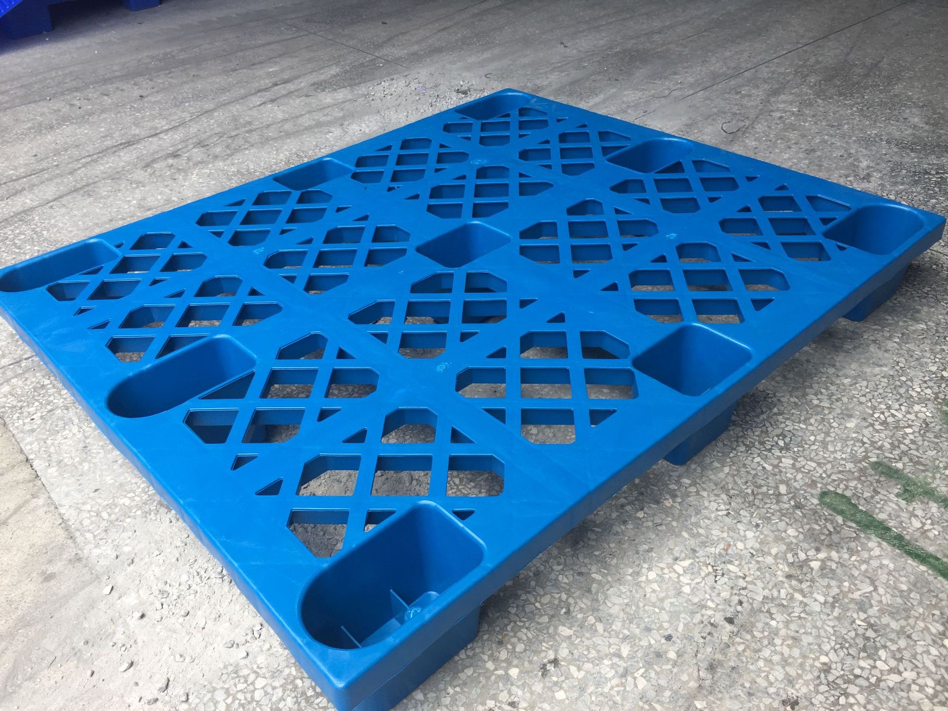 1311九脚叉车托板 一次性栈板 出货柜塑胶卡板 货架黑色塑料托盘