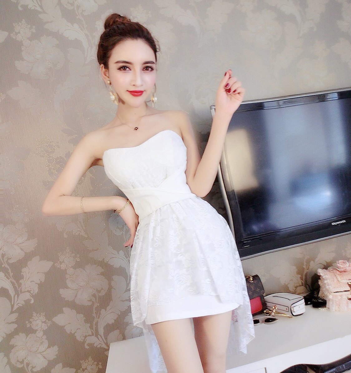 298899女装夜店性感一字领低胸露背修身蕾丝拼接包臀裙抹胸连衣裙