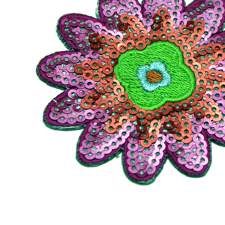 擎瀚厂家现货电脑刺绣亮片绣花 心形珠片章 亮片爱心布贴绣花章仔