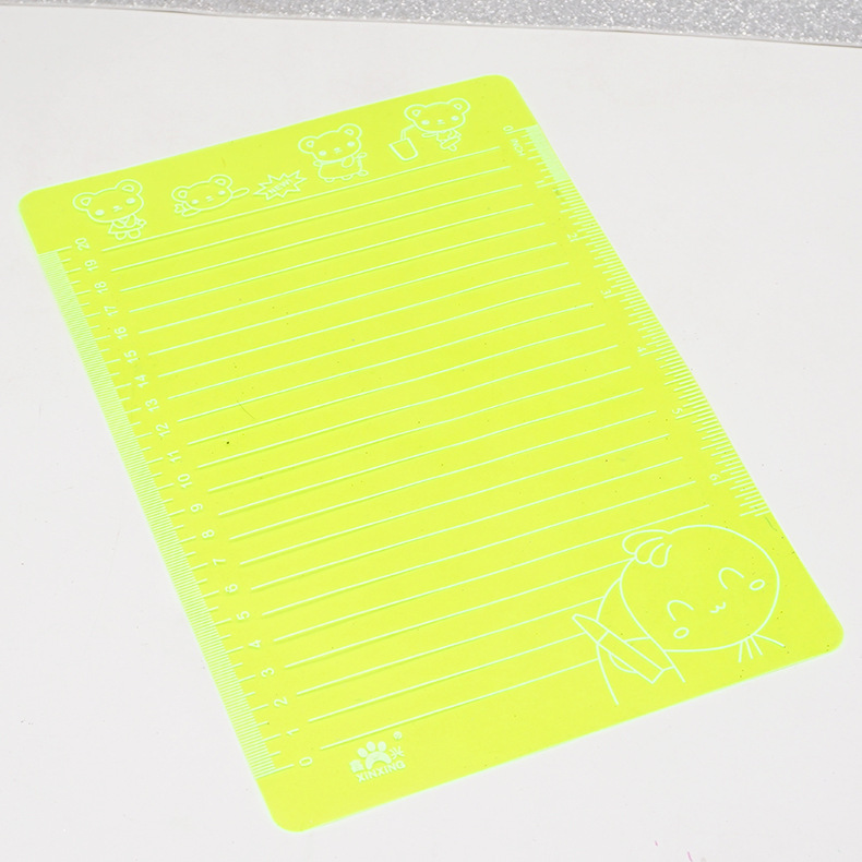 学生16k垫板绿色半透明塑料考试垫板经济实惠装带刻度尺行距