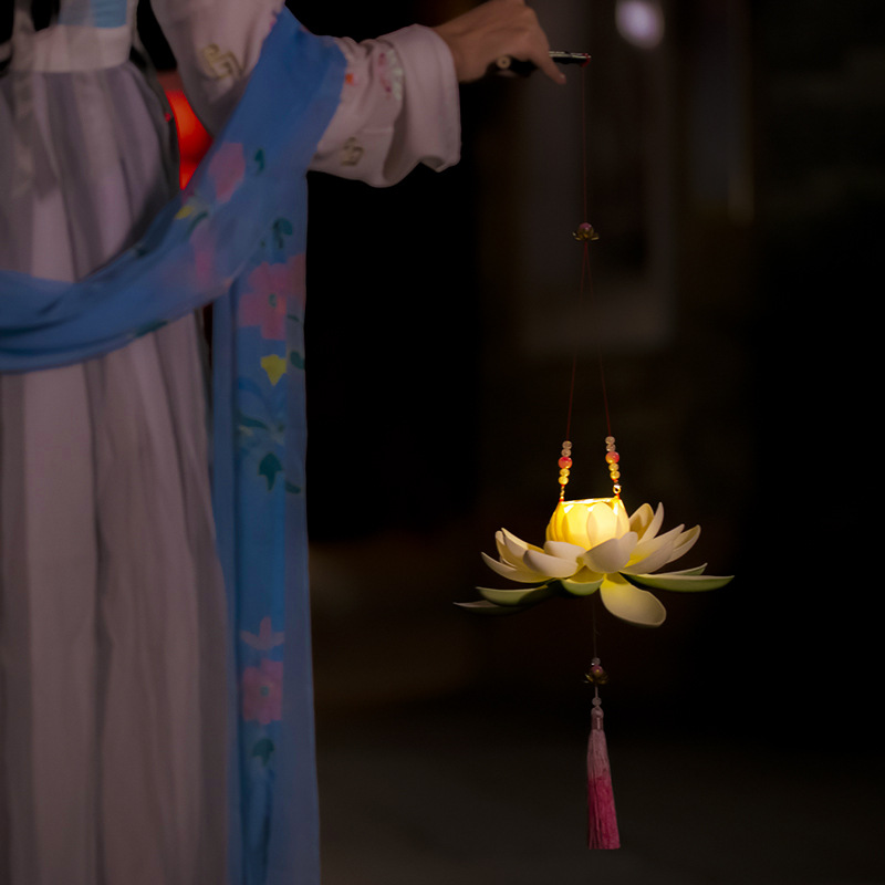 手提莲花灯手提荷花灯手提灯笼汉服古风摄影舞蹈道具生产厂家批发