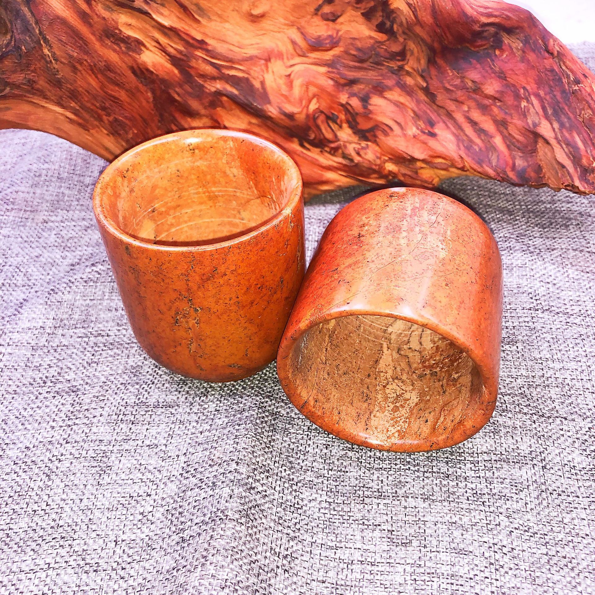 泗水圣仁红砭石手端杯弱碱性软化水质 砭石水杯厂家定制