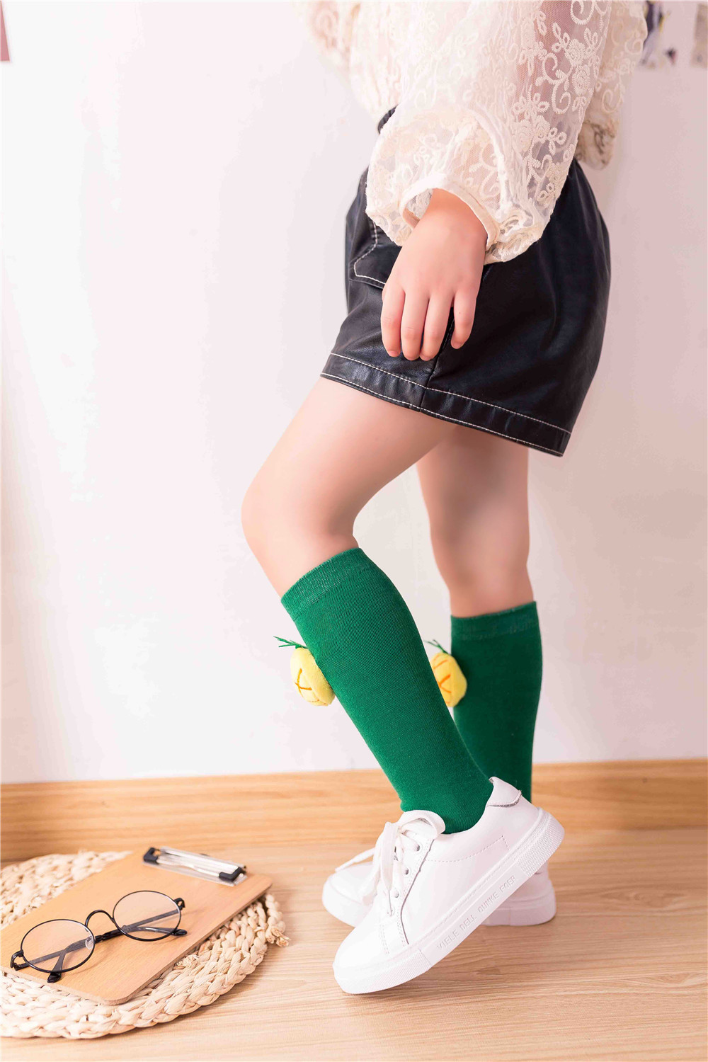 秋季儿童袜菠萝娃娃头纯色大小童中筒袜糖果色可爱百搭袜厂家批发