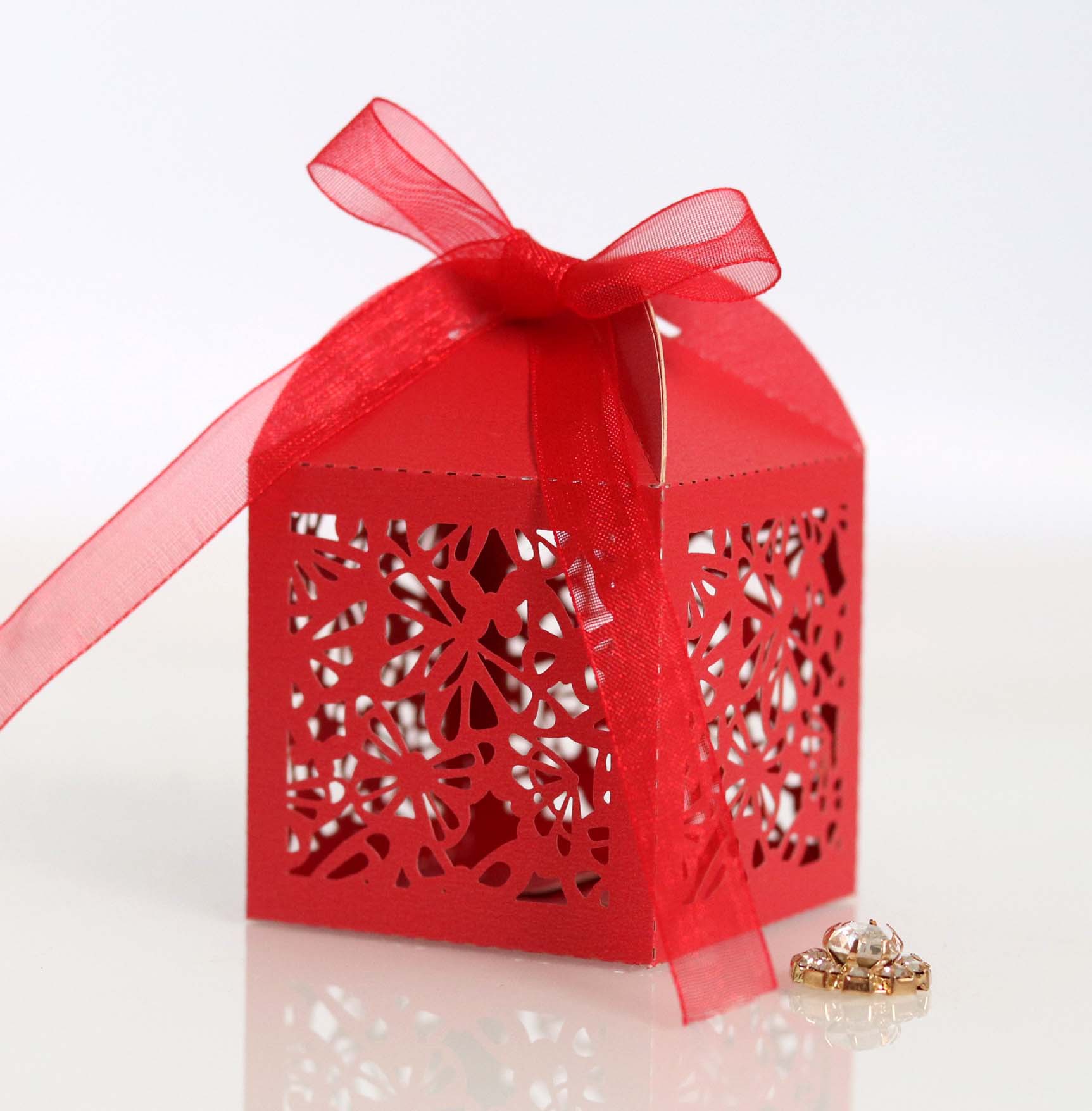 漂亮蝴蝶欧式节日派对喜糖盒 糖果包装盒镂空盒子 热销爱心款纸盒