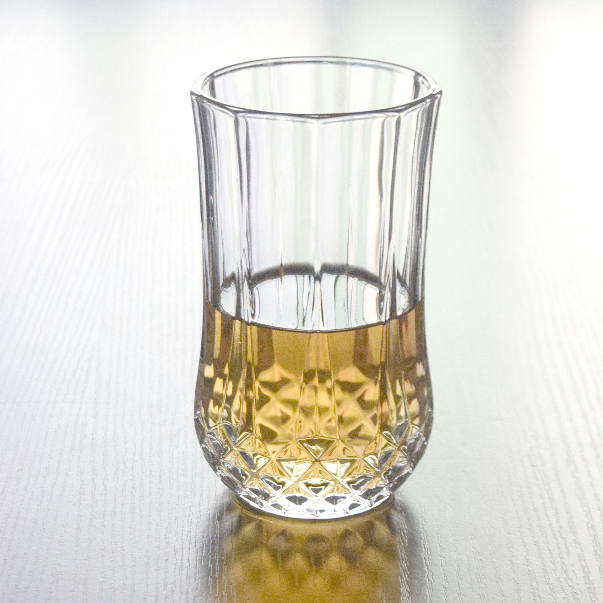 厂家批发高白料玻璃杯威士忌杯高档餐厅酒店茶水杯创意高款钻石杯