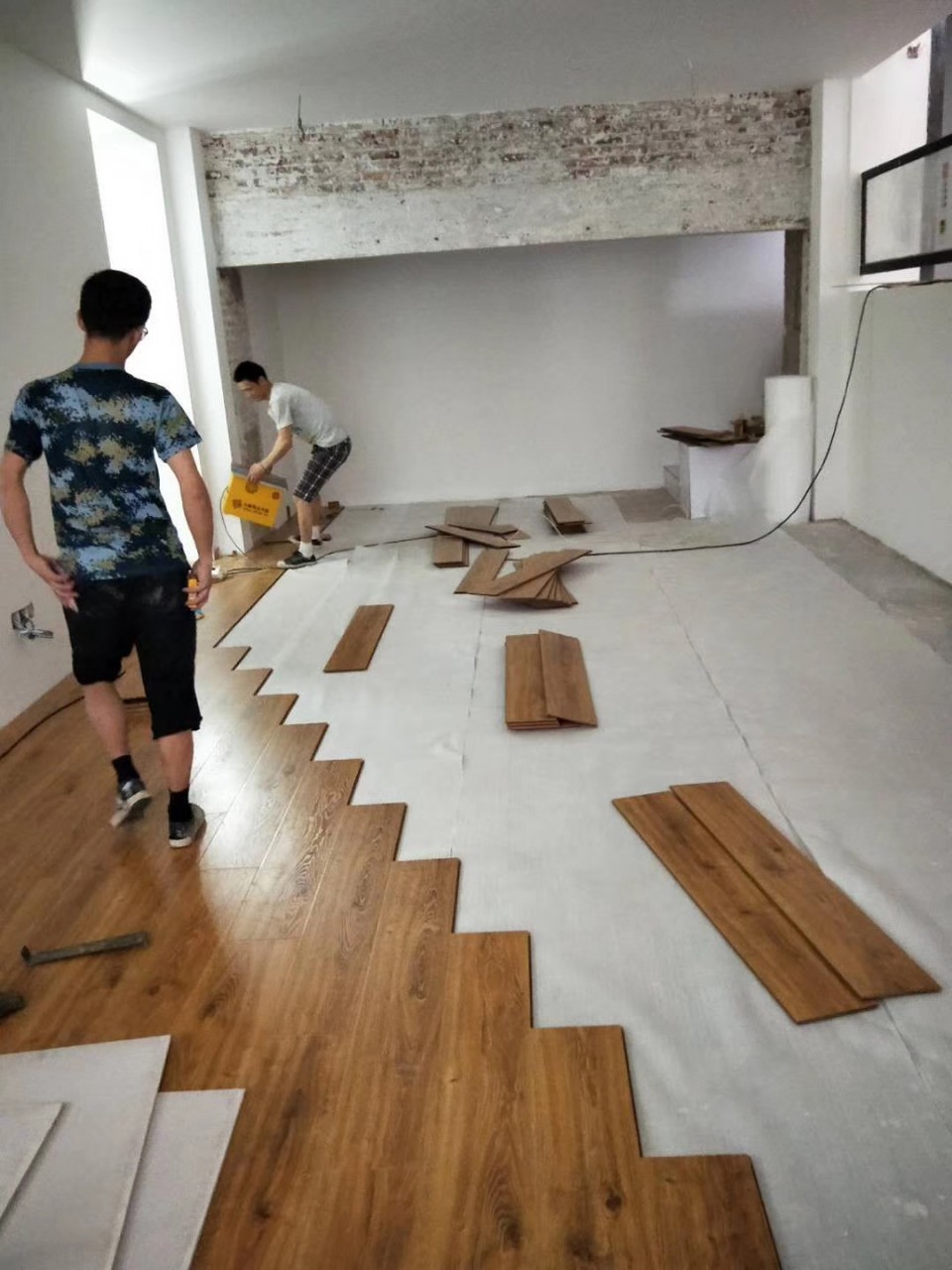 专业地板安装团队 实木地板复合地板安装广东珠三角上门安装