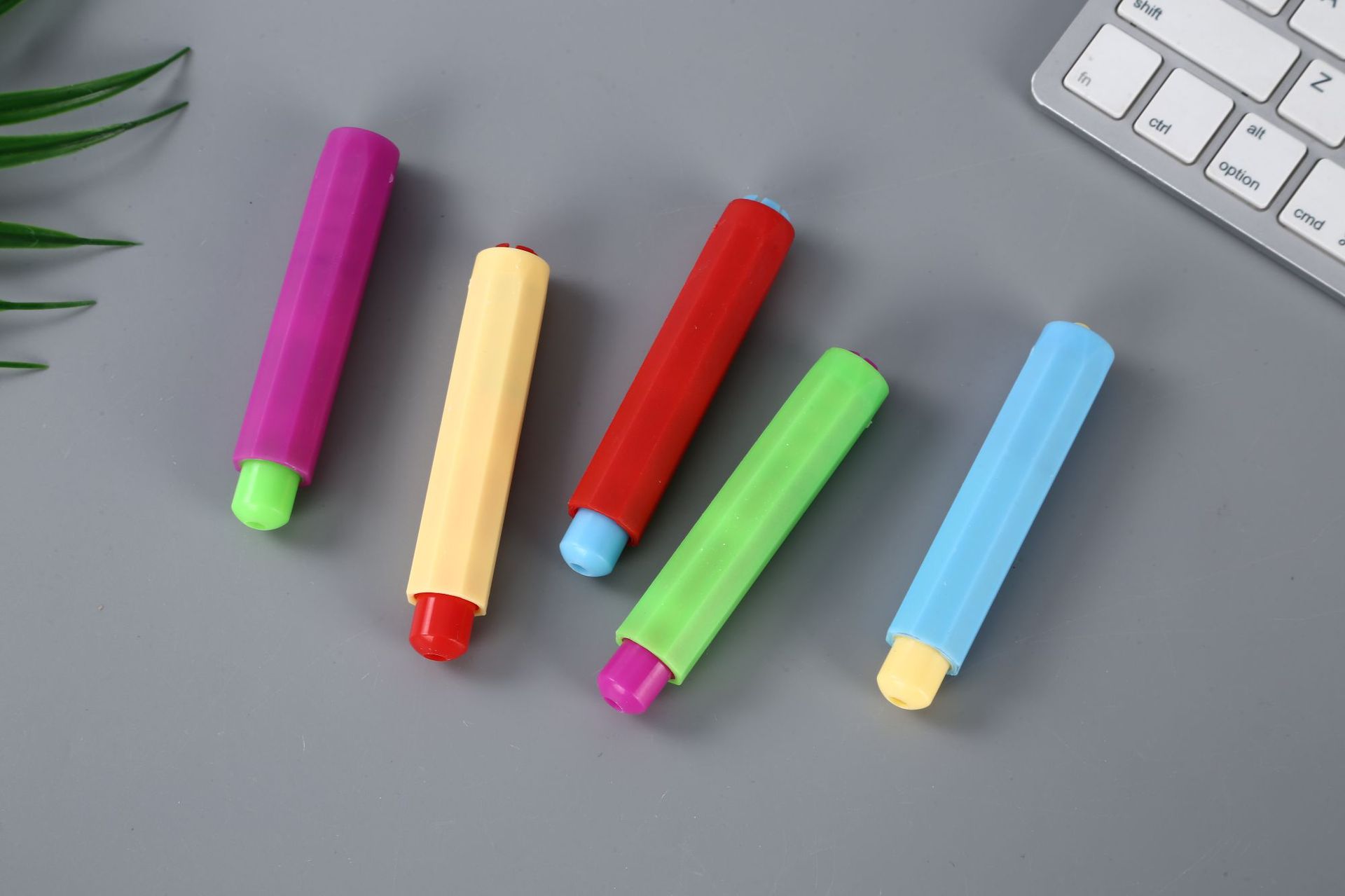 粉笔教学用具 塑料粉笔套 全新料pp粉笔夹