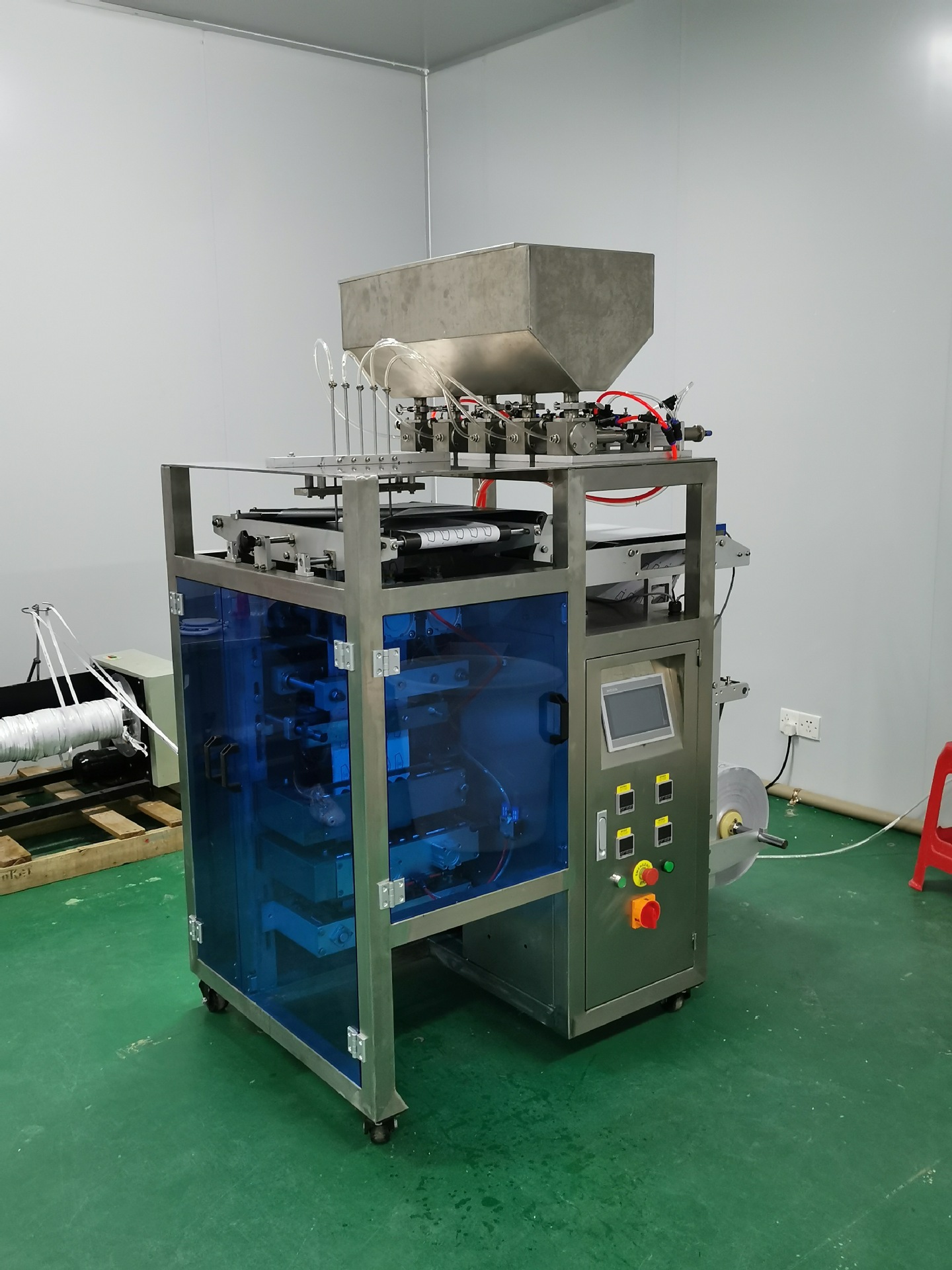 全自动多列卸妆水 精华液 芦荟胶包装机包装设备器材包装机厂家