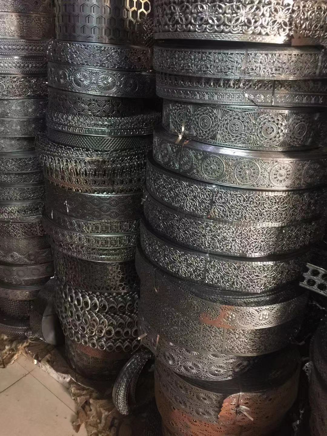 铁片花边冲压配件各种灯饰花边花芯铁艺铁花边树叶铁制品定制批发