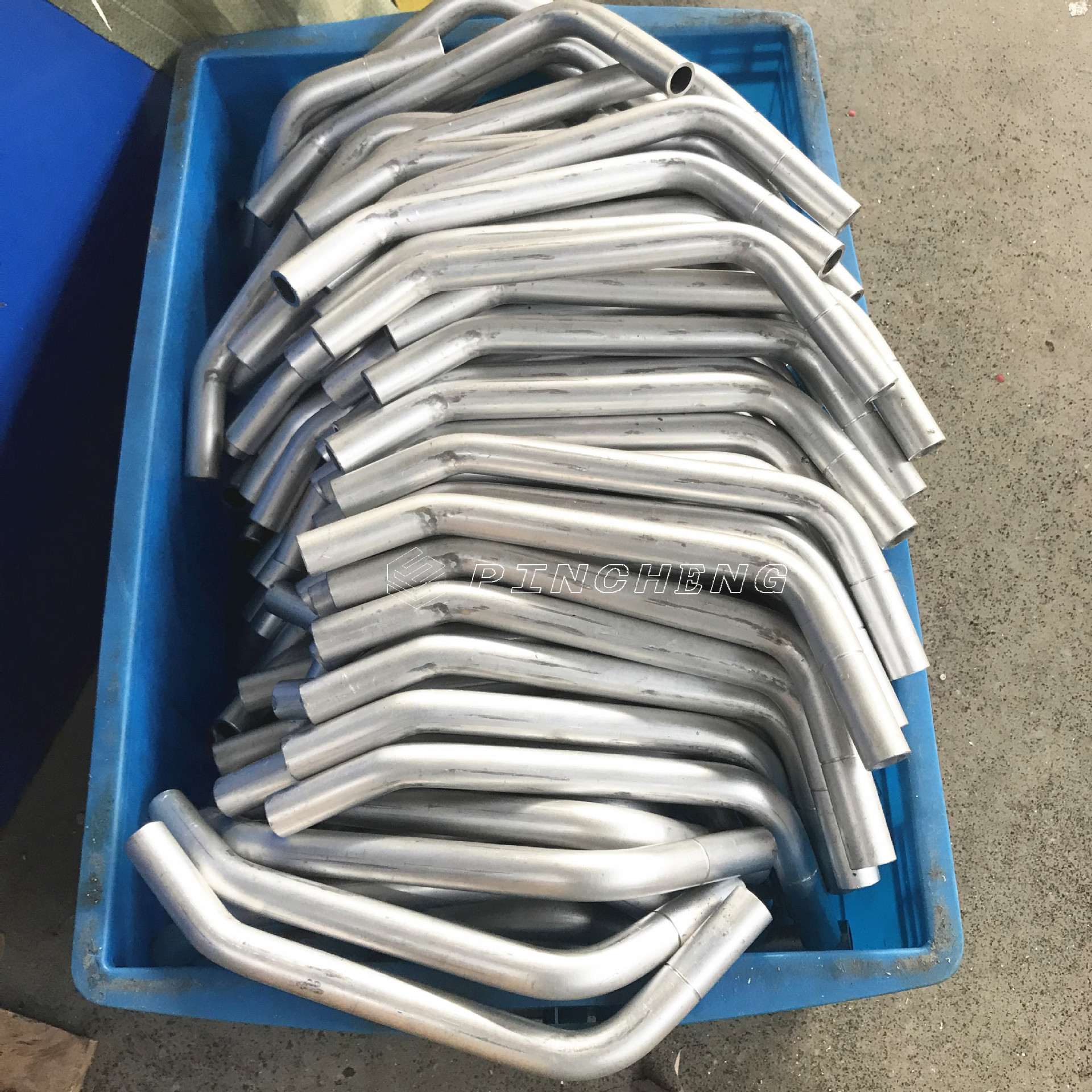 90度铝合金弯管加工 铝制品加工 铝型材折弯加工 铝合金拉手定做