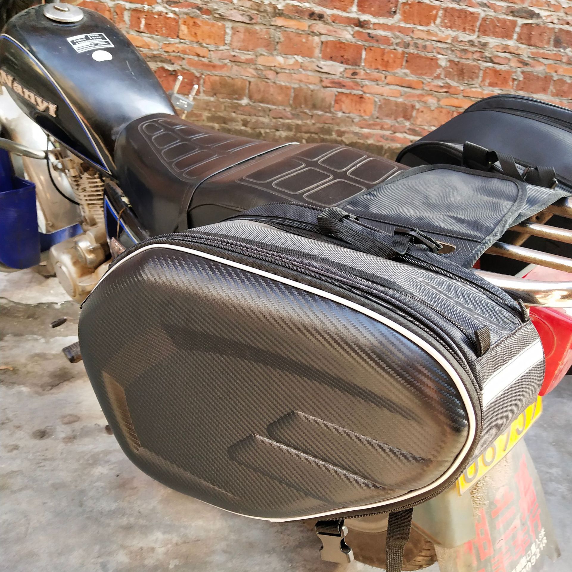 升级款摩托车边包赛车骑行马鞍包送防雨罩骑士机车可放头盔后座包