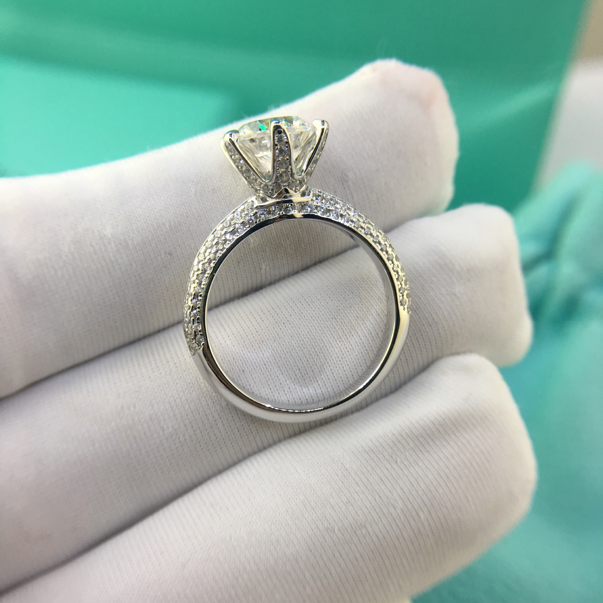 新款半壁江山六爪豪华镶满钻豪华戒指 925纯银镀金高碳钻女士钻戒