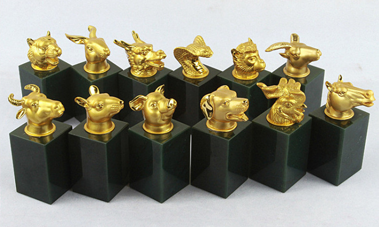 【玉玺名称】中国帝王十二生肖玉玺 【玉玺重量】玉玺总重是3.