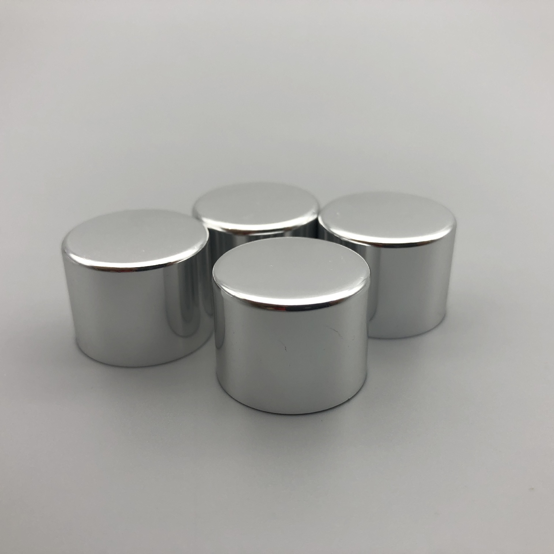 r18/20/24牙电化铝旋盖pp塑料盖亮金亮银螺旋盖化妆品瓶包装瓶盖