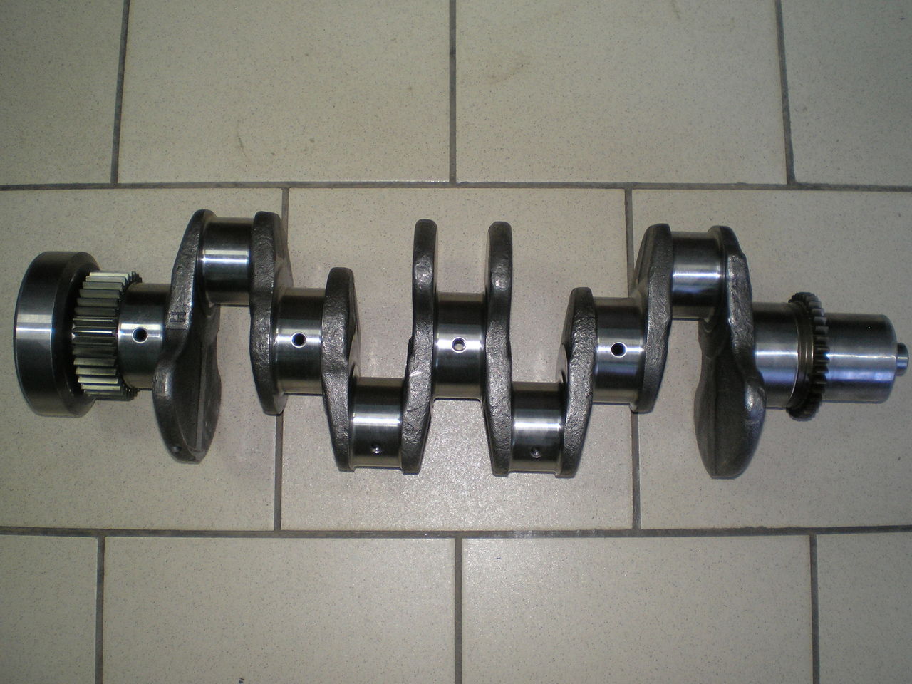 汽车发动机曲轴 3974634