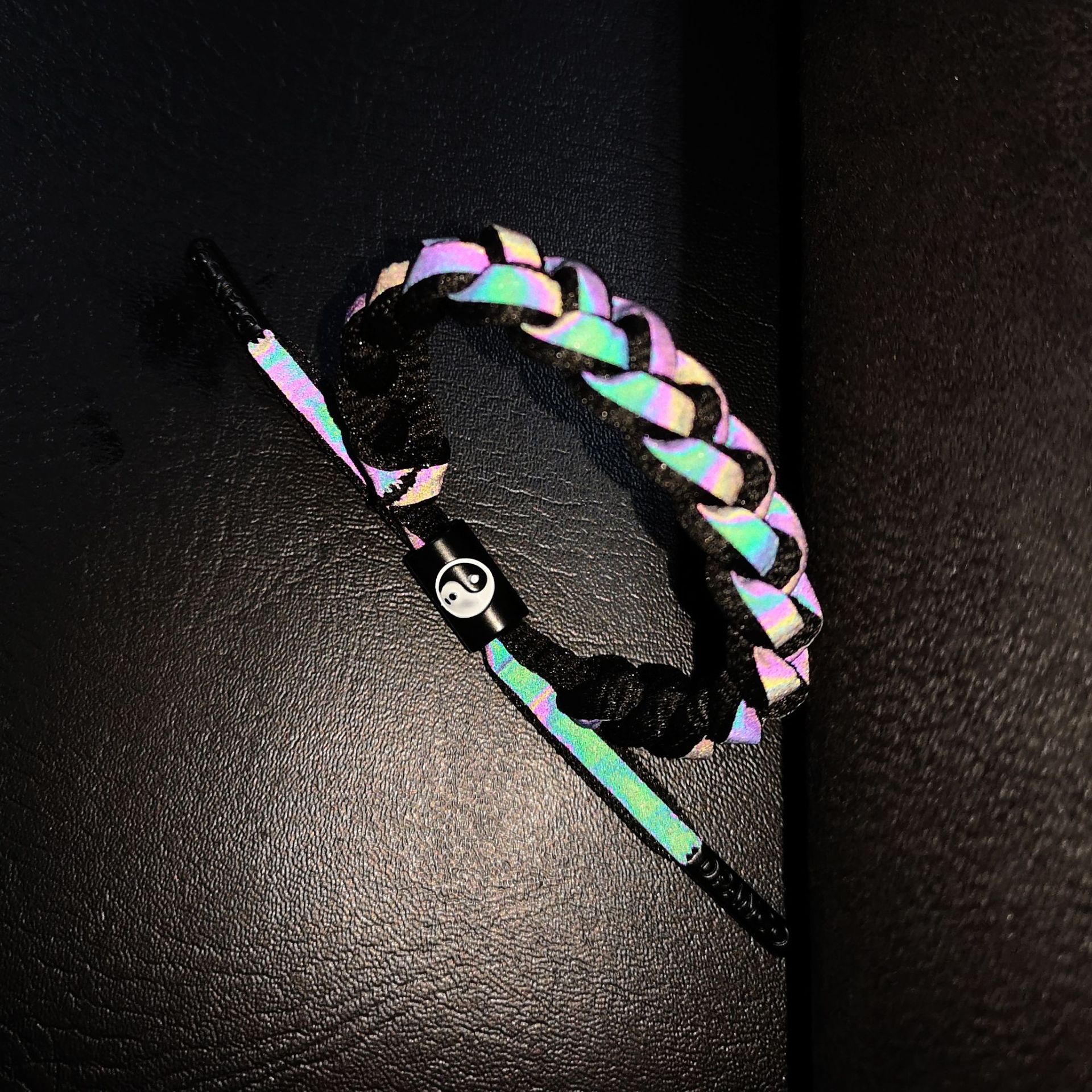 全息反光网红小狮子手链抖音同款学生情侣编织变色手绳小商品批发