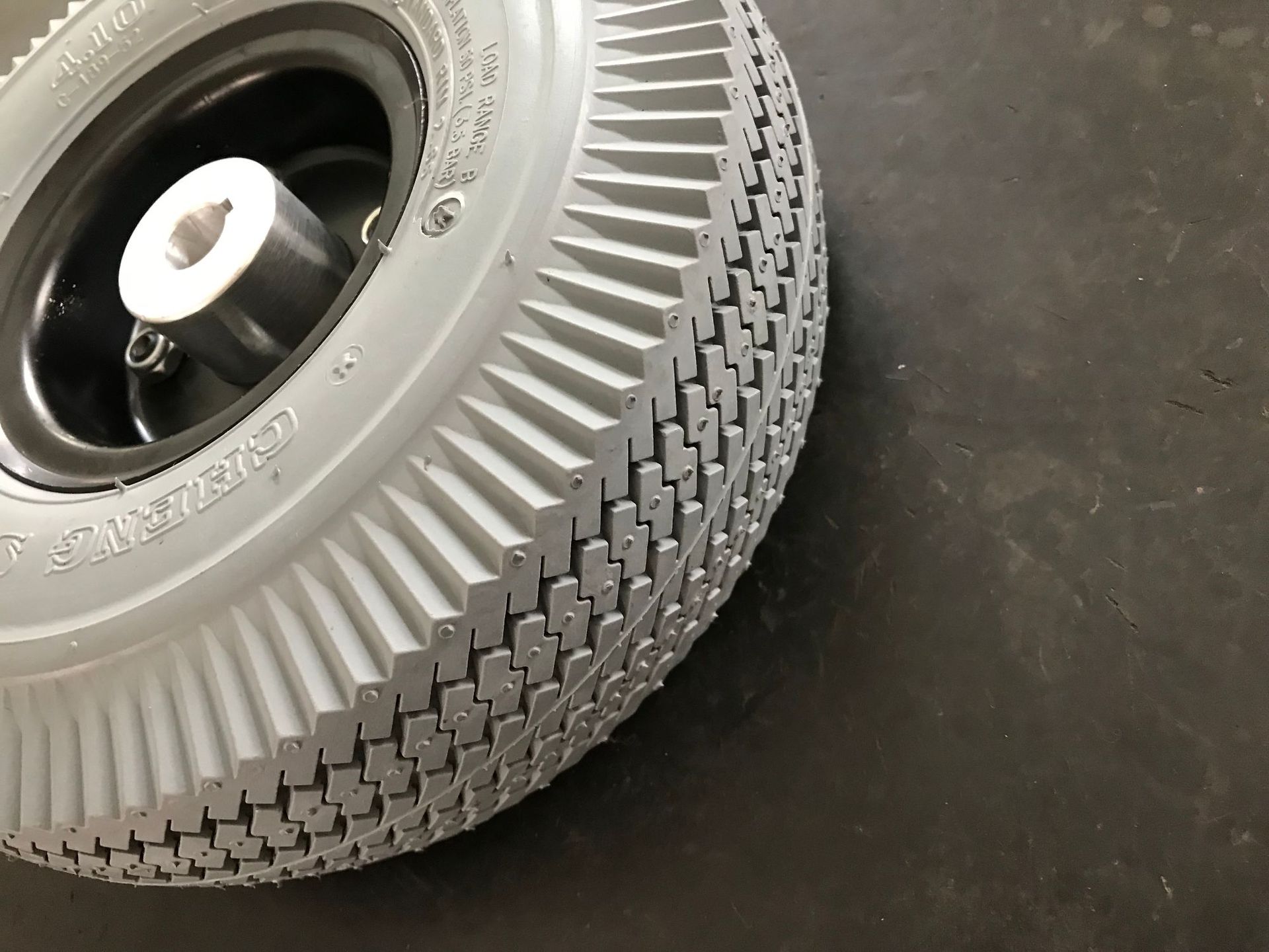 正新轮胎老年代步车观光车清洁车割草机轮胎实心空心真空轮胎