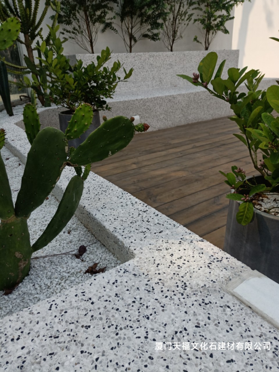 承接全国各地水洗石工程施工,黑白水洗石,台湾抿石子,洗米石