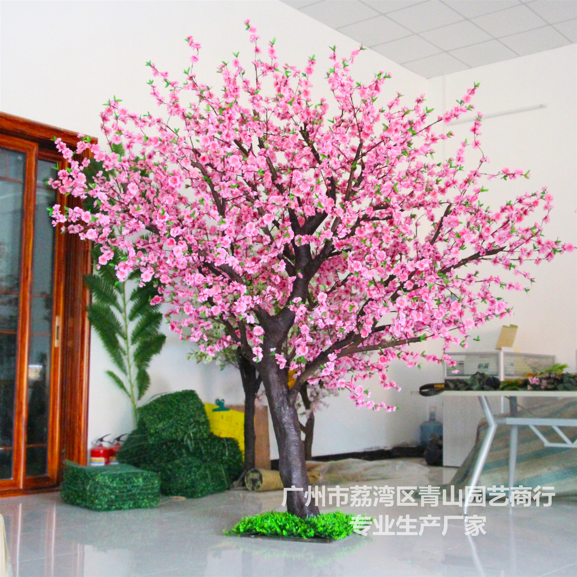 厂家供应仿真树节庆装饰用大堂仿真桃花树酒店餐厅婚庆造景假桃花