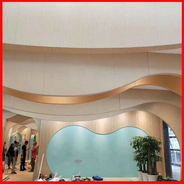 厂家定制弧形铝方通墙面热转印金属波浪板造型定制铝幕墙建筑材料