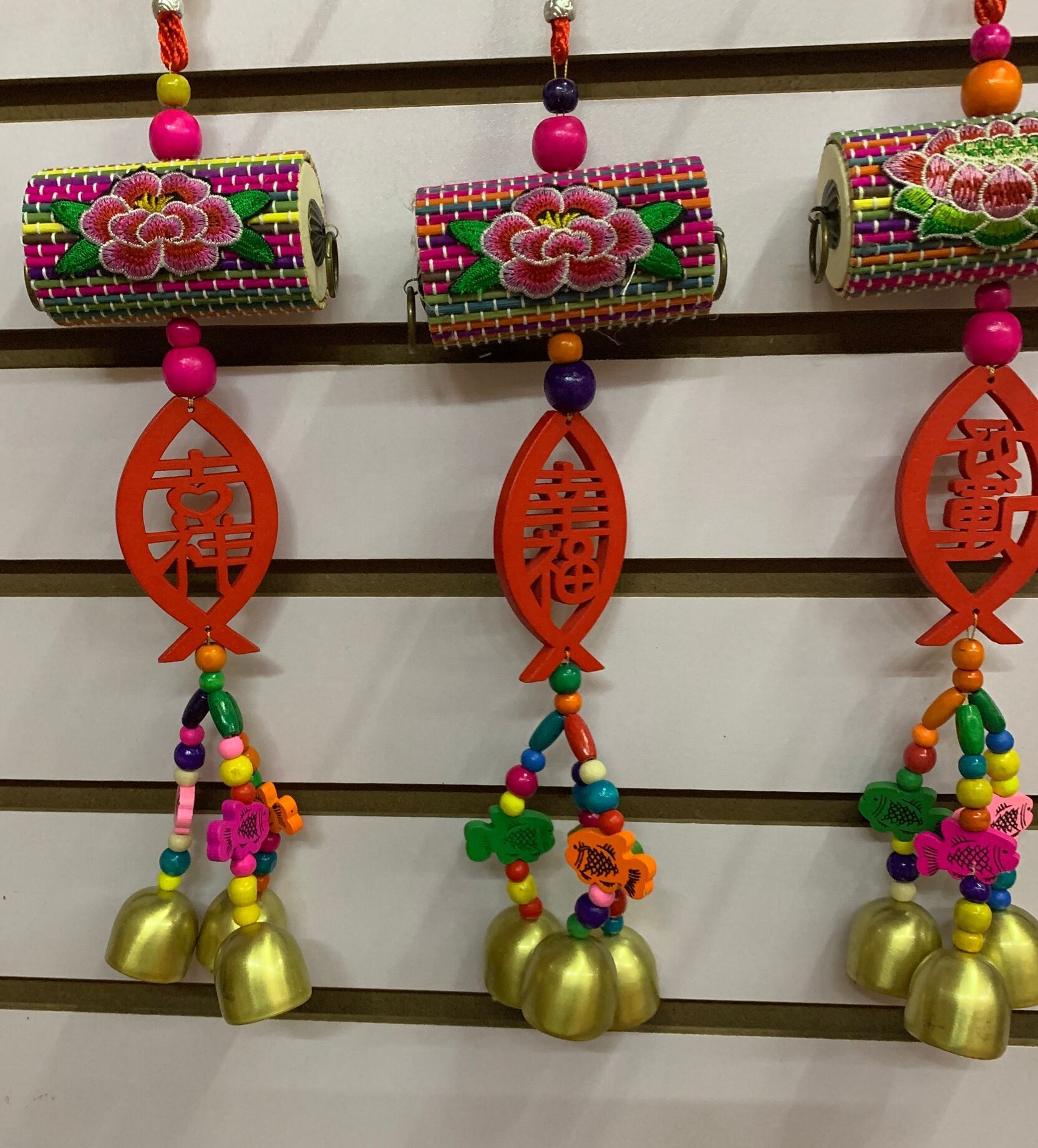 云南民族特色工艺品丽江东巴风铃挂件 竹编彩鼓红鱼片三铃