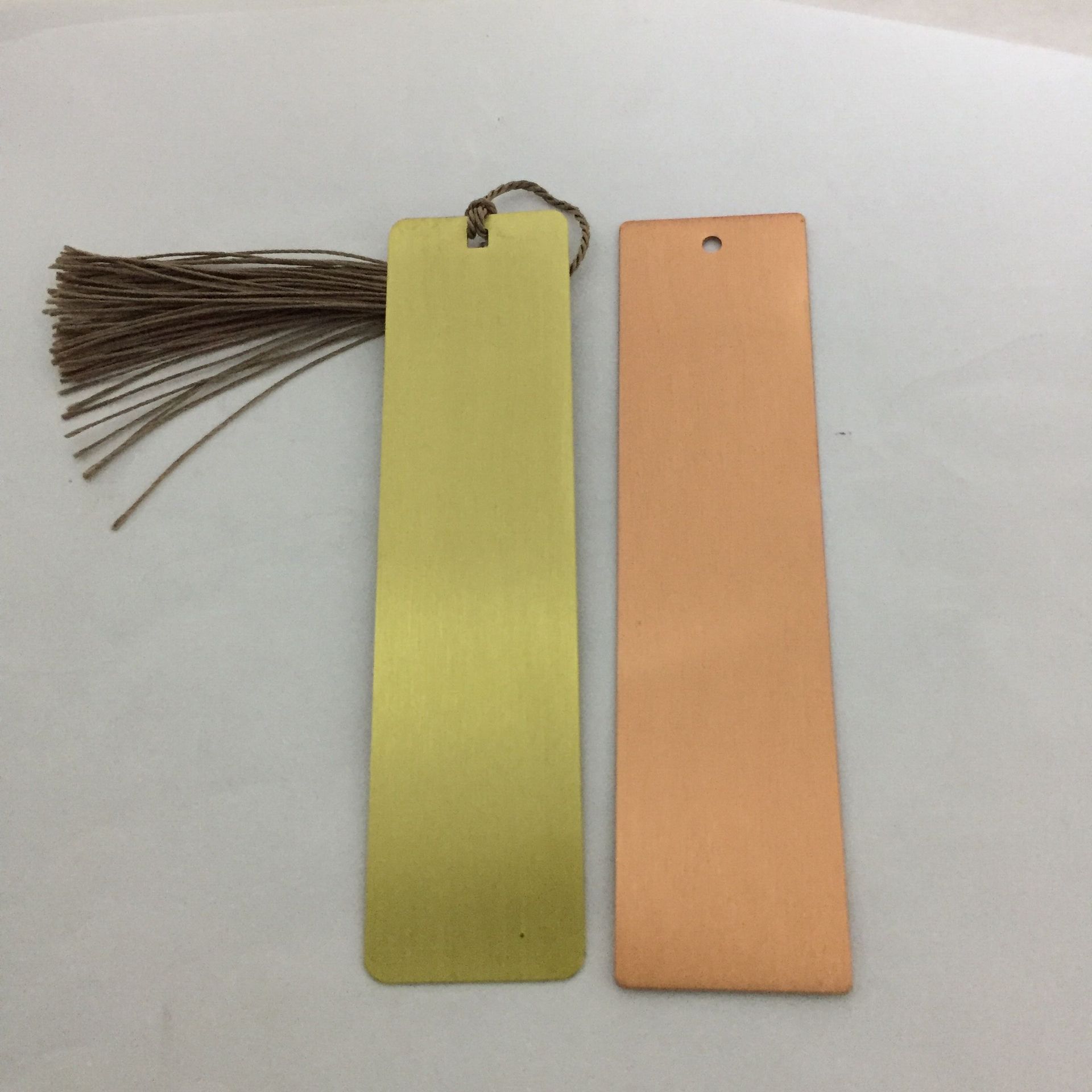 生产黄铜薄片镂空书签 长方形挂绳空白可镭雕logo学校书签