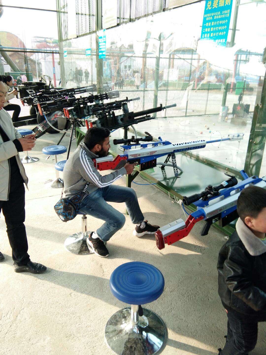 成人仿真气炮枪可射击 地摊打气球枪 儿童气泡枪娱乐项目打气球枪