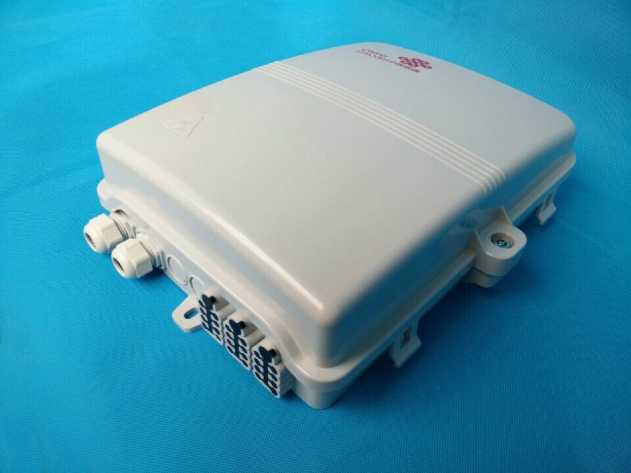 供应16芯室外光纤分路箱壁挂抱杆分光分纤箱插片分线盒 厂家直销