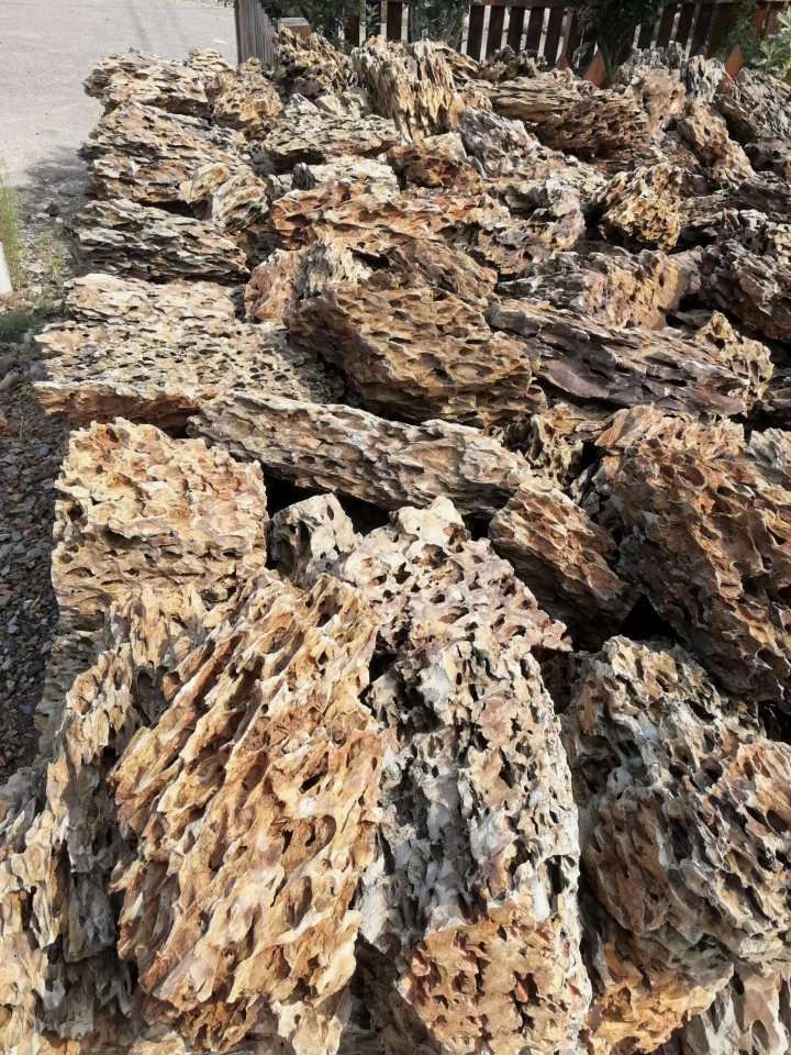 大量批发鱼缸造景松皮石又叫虎皮石多孔美观还有特价木化石青龙石