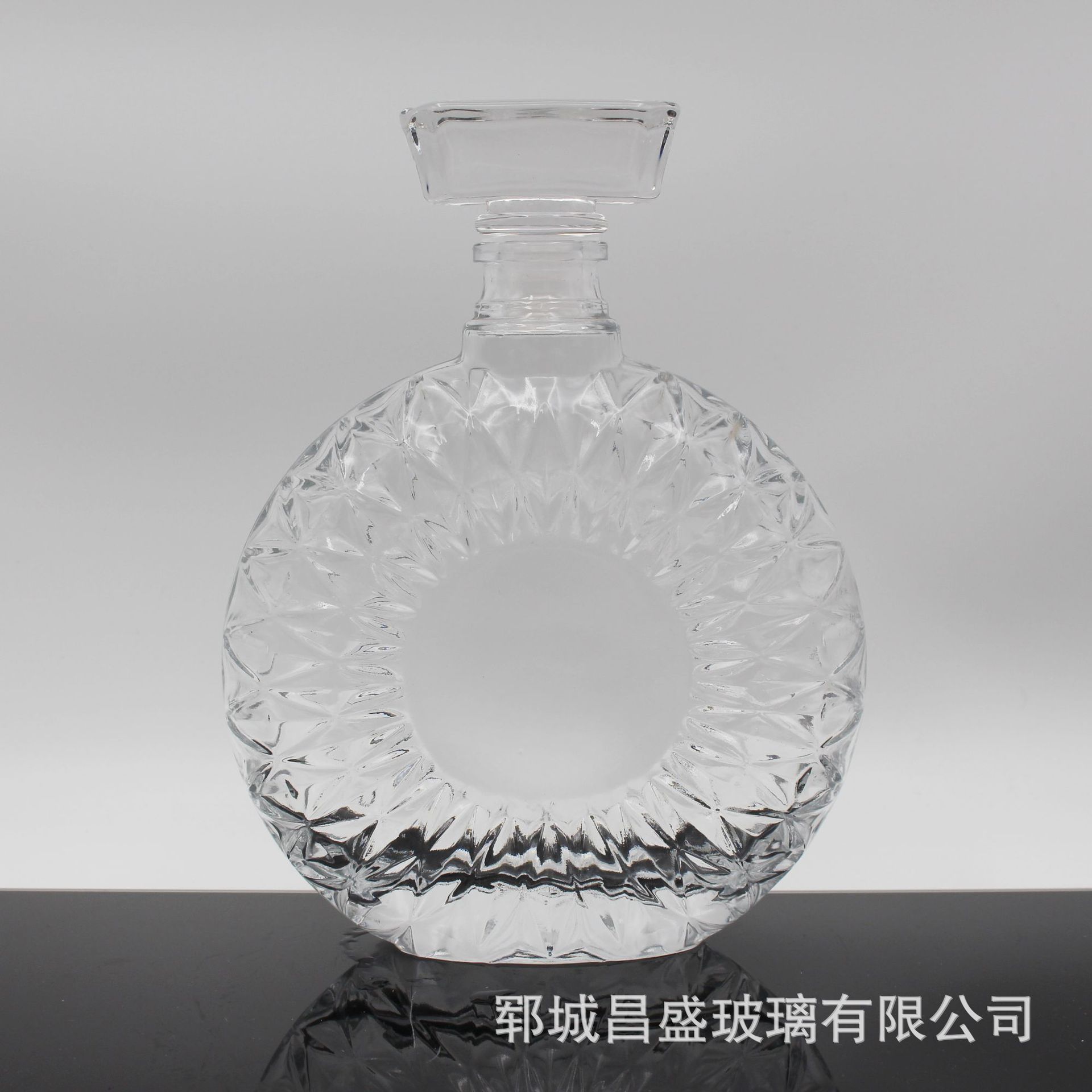 500ml晶质料圆形洋酒玻璃瓶 威士忌透明酒瓶白兰地酒瓶山东厂家