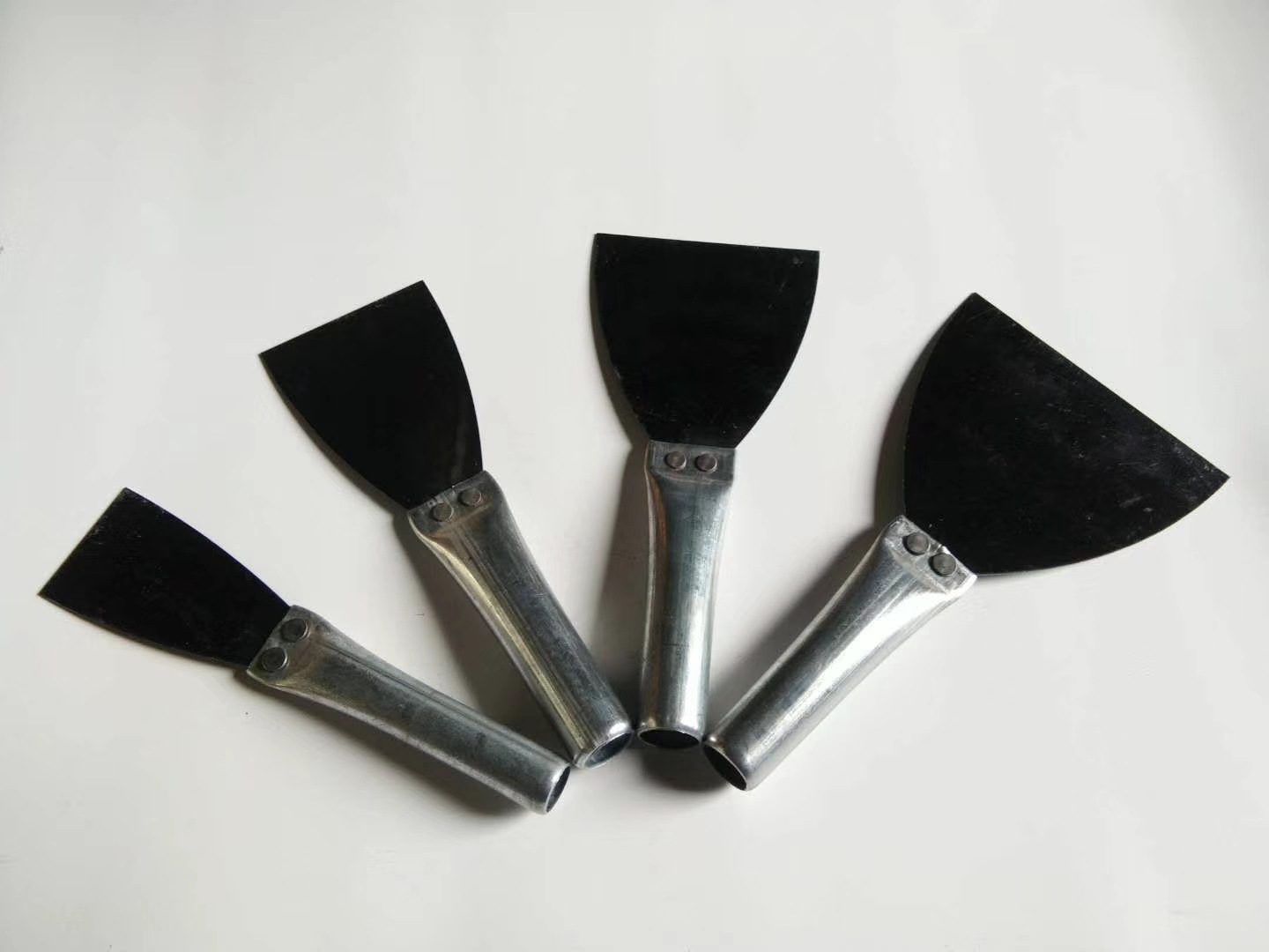 厂家发黑色塑料胶柄碳钢加厚刮腻子铲刀清洁用刮刀油漆油灰刀批发