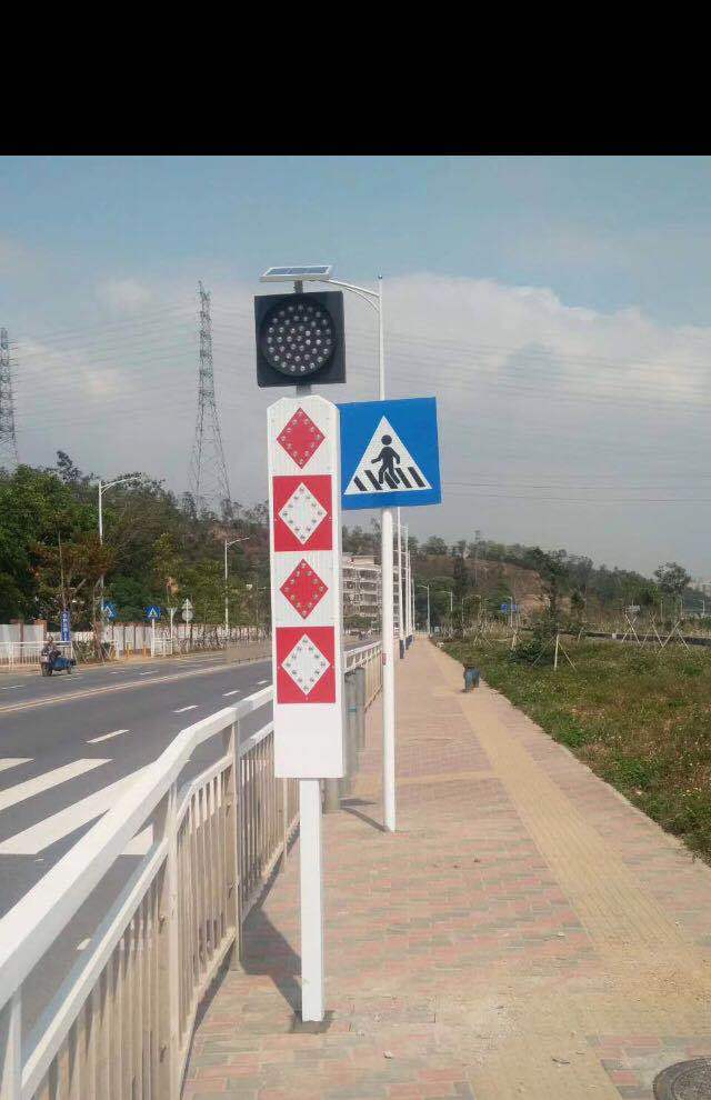 太阳能道口标 交通警示灯 太阳能爆闪灯 双面安全信号柱