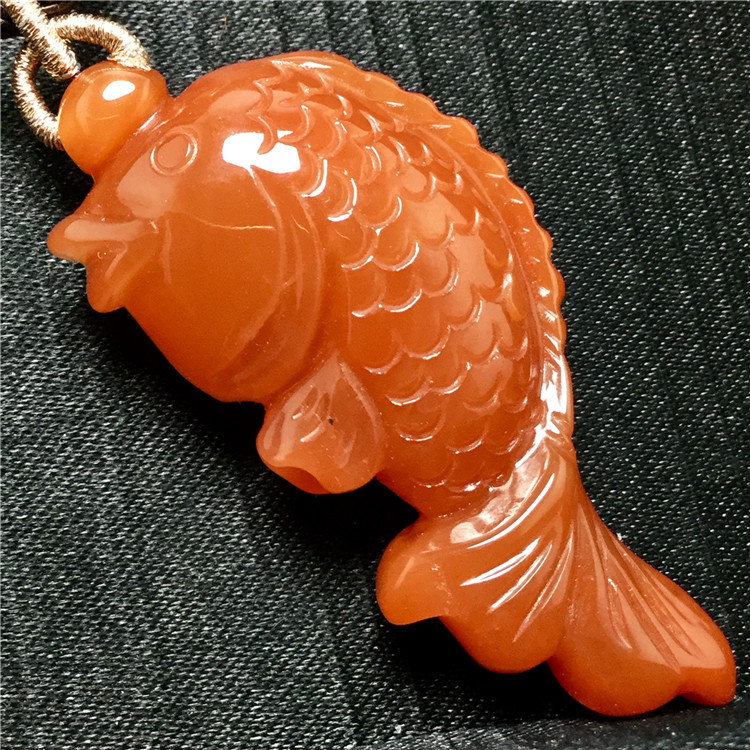 东海水晶 天然红兔毛俏色金鱼牌连年有鱼吊坠
