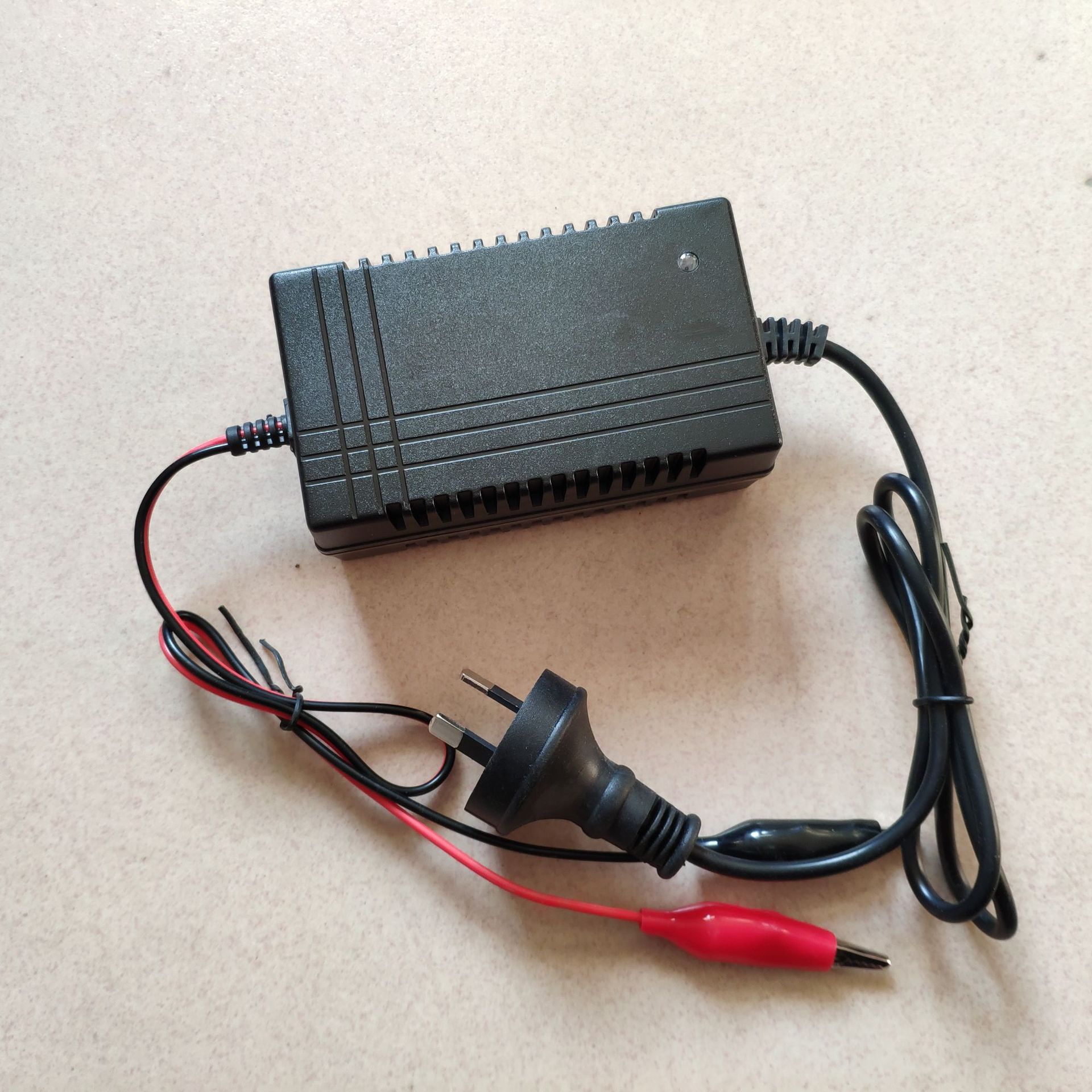 3a铅酸蓄电池充电器6v充电器