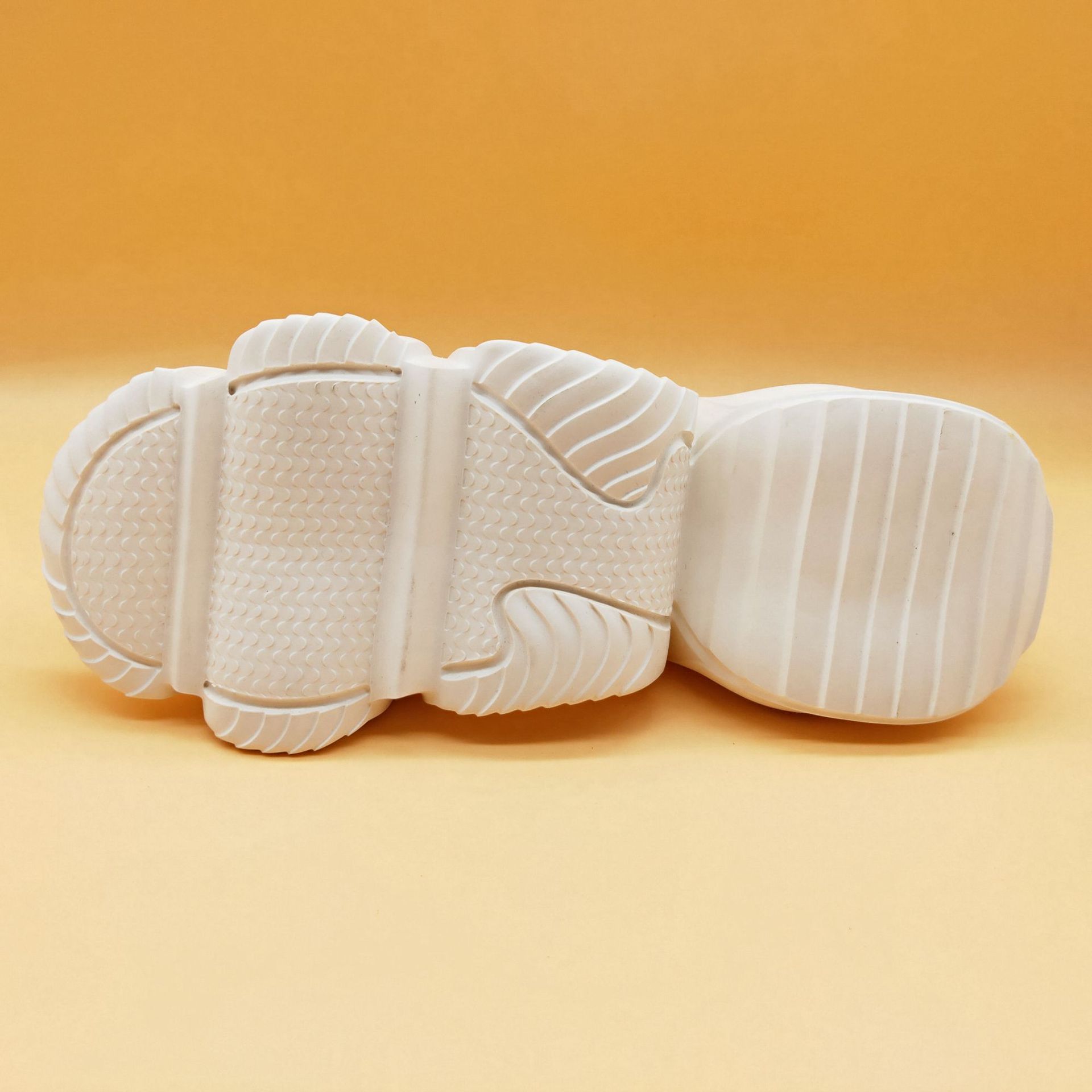 批发休闲运动鞋底女款超轻橡胶发泡材料射出成型大底