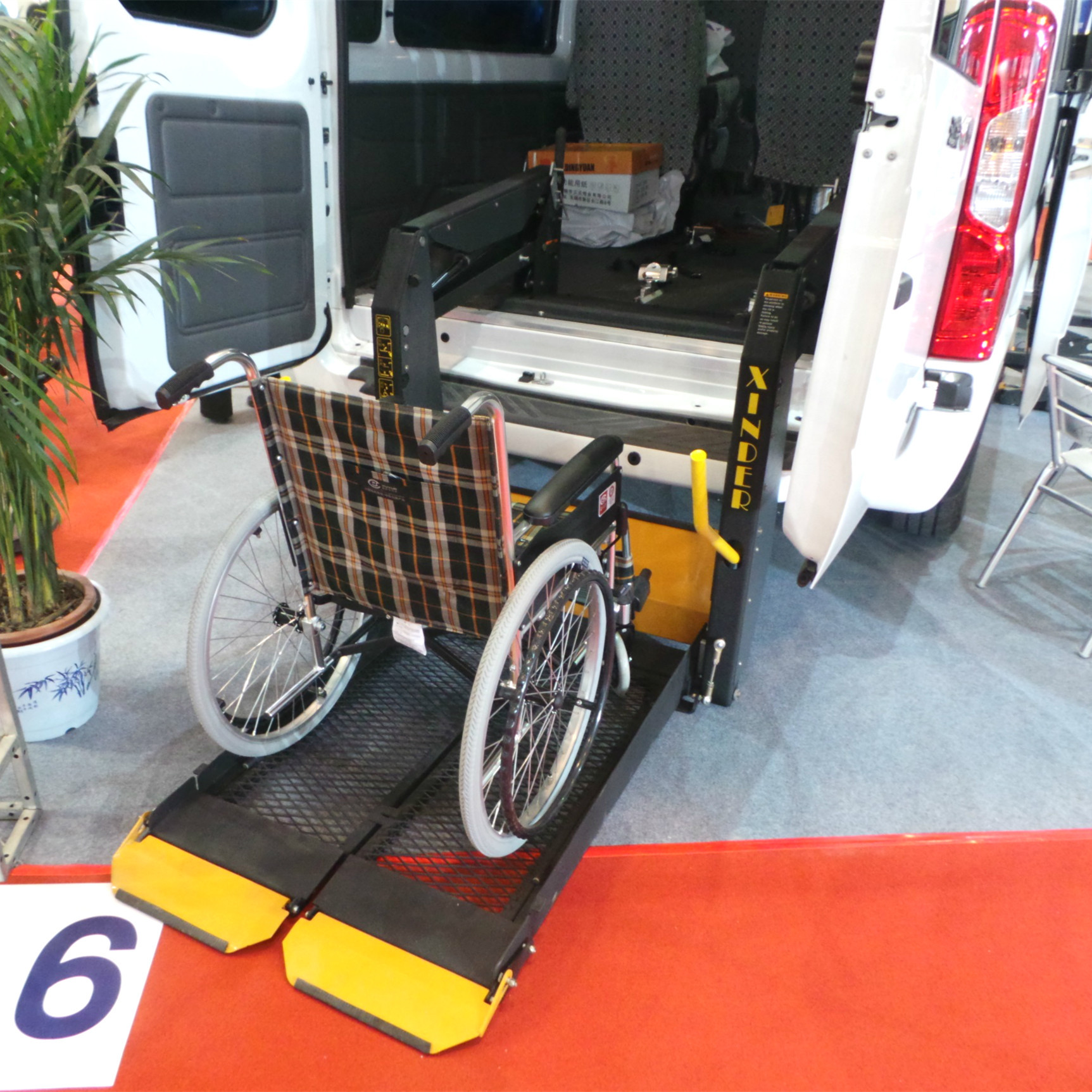 面包车用双臂轮椅升降机 残疾人轮椅升降装置