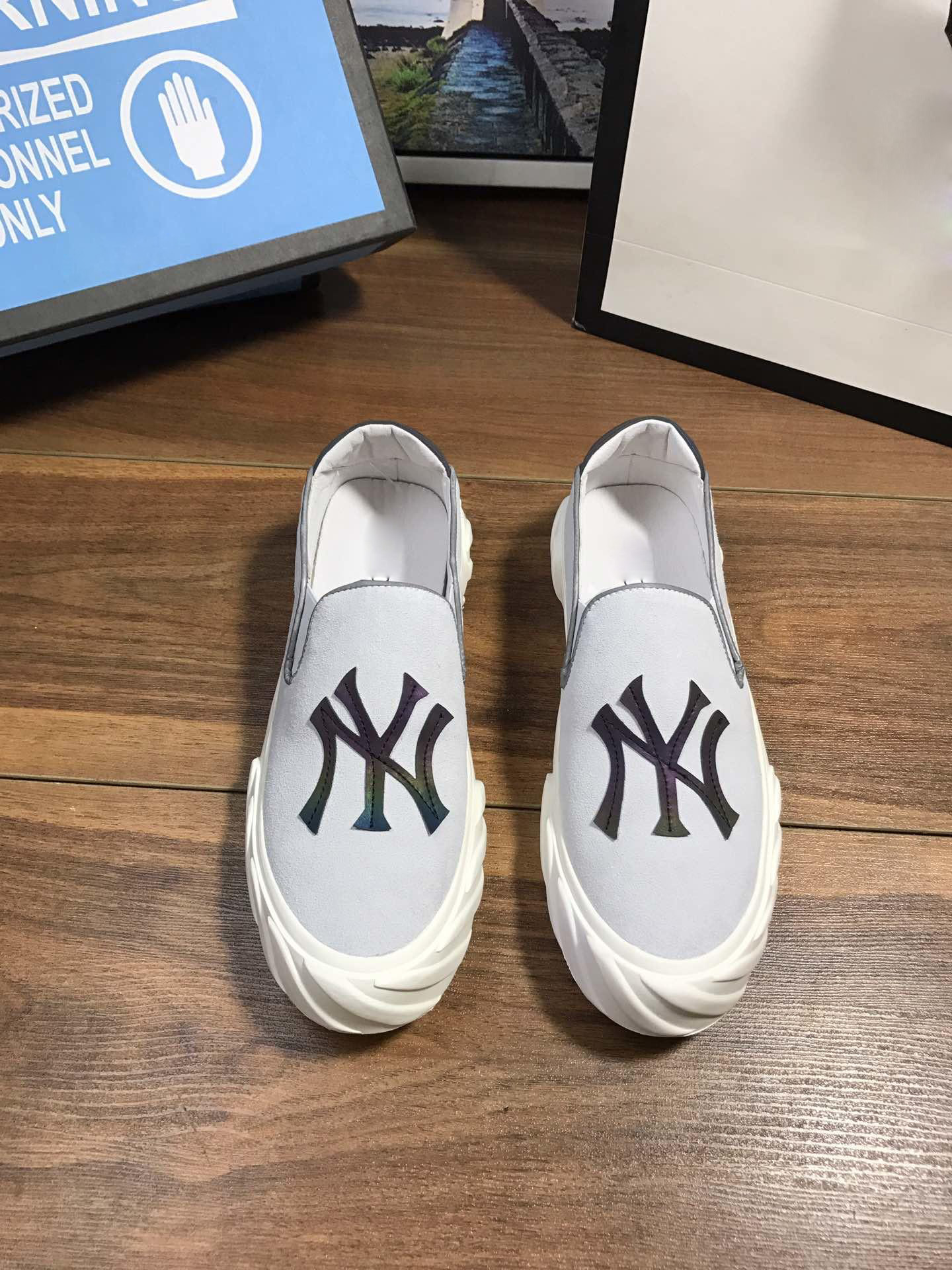 欧洲站男鞋香港潮牌一脚蹬懒人鞋男板鞋透气休闲鞋子男发光反光鞋