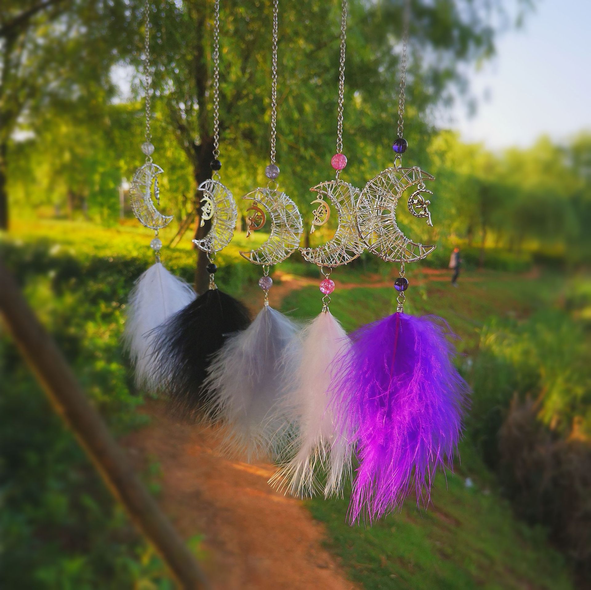 新款镂空月亮羽毛挂件 精致手工月亮车挂件卧室宿舍装饰创意礼物