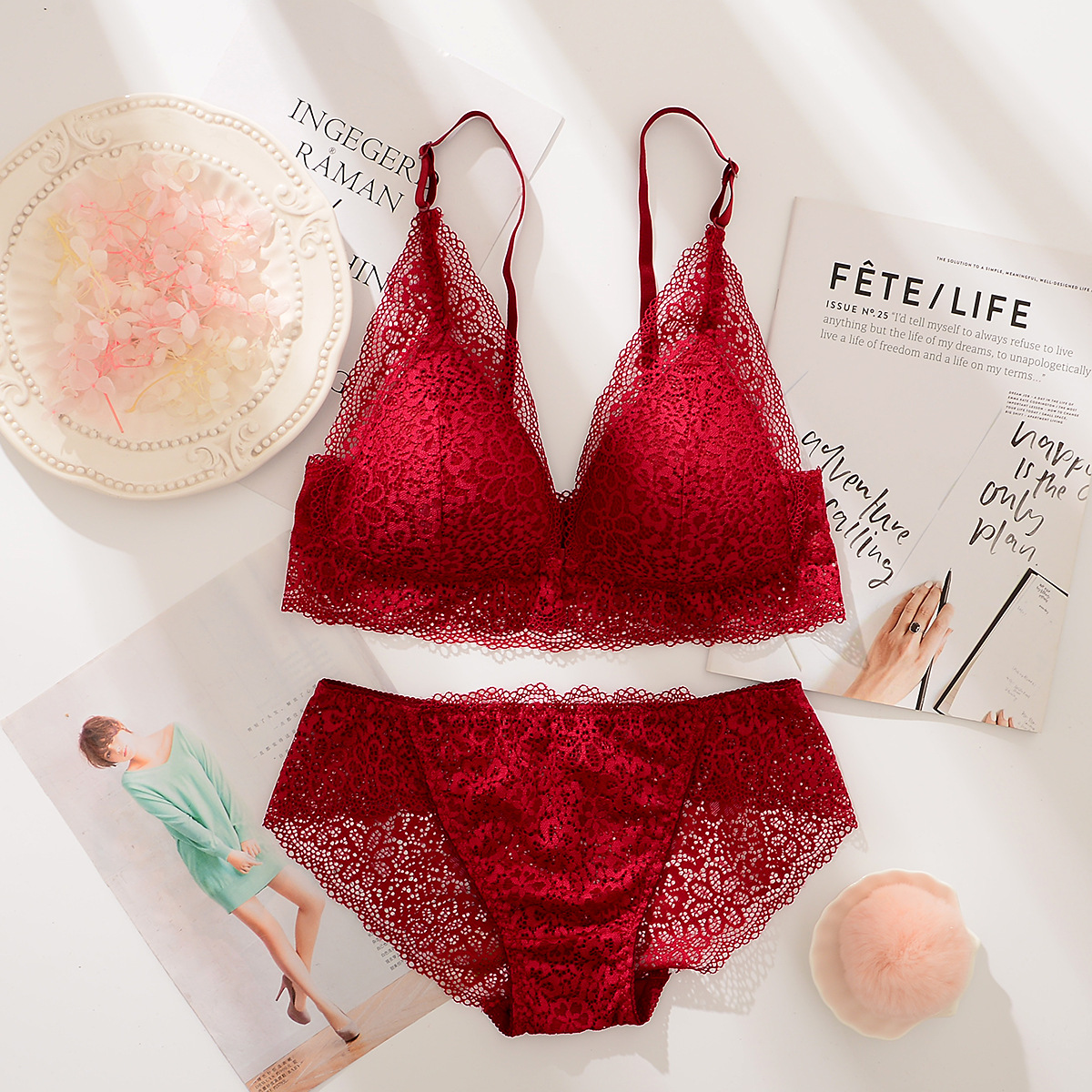 2019年新款蕾丝舒适无钢圈前扣少女内衣文胸套装 性感美背胸罩
