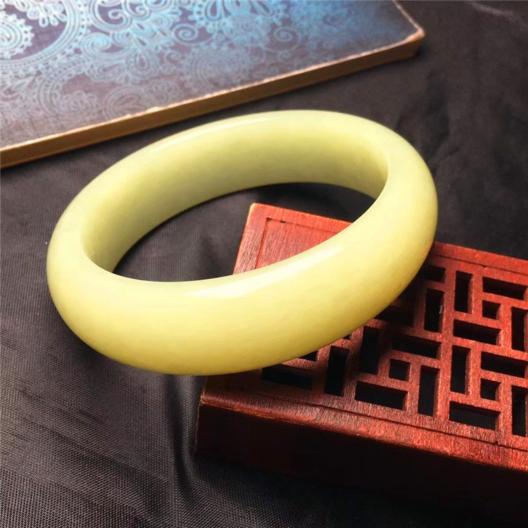 新疆和田黄玉手镯若羌黄口玉镯子女款宽版手镯圈口59.5mm带证书