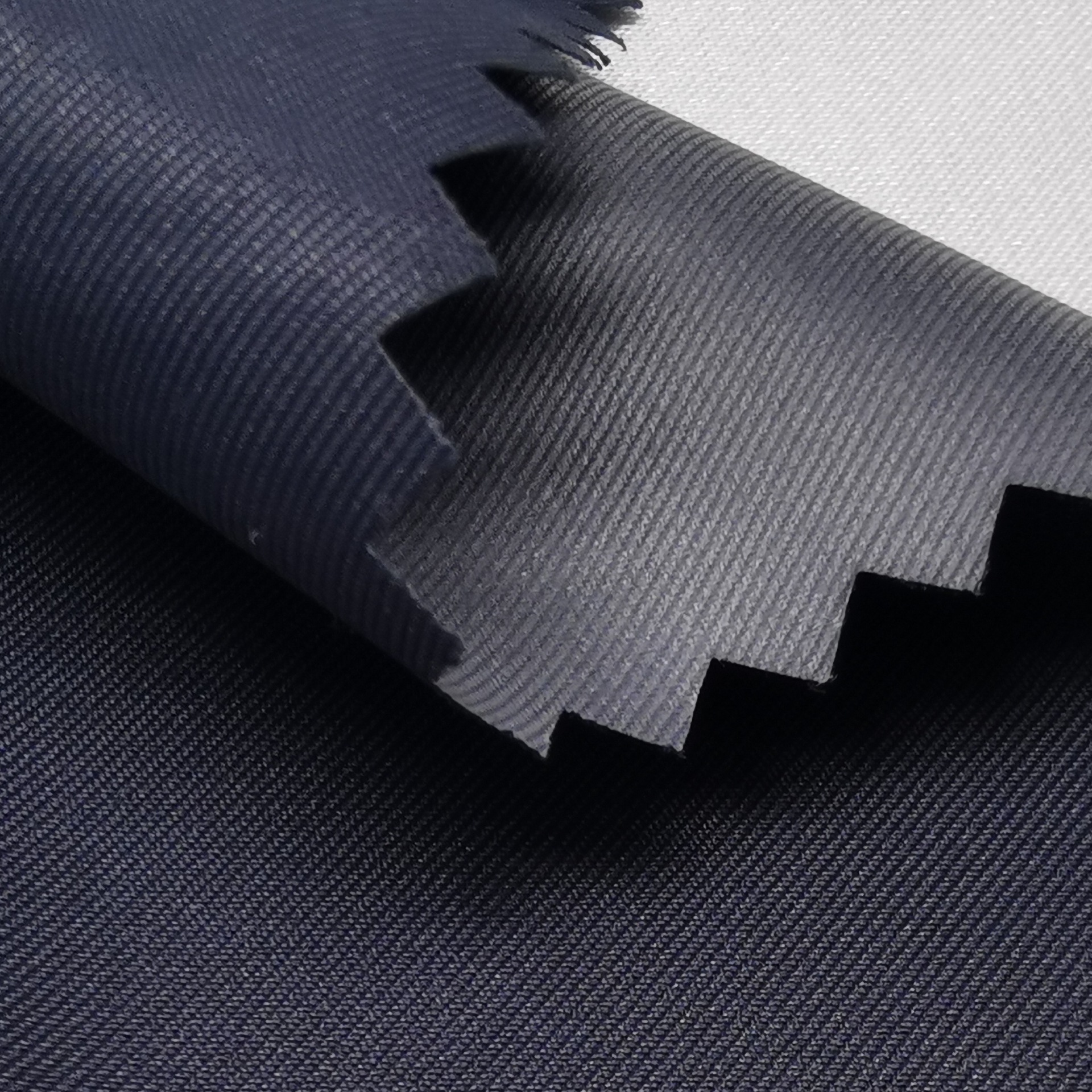 厂家直销320t22斜消光春亚纺防绒膜冲锋衣休闲服功能面料