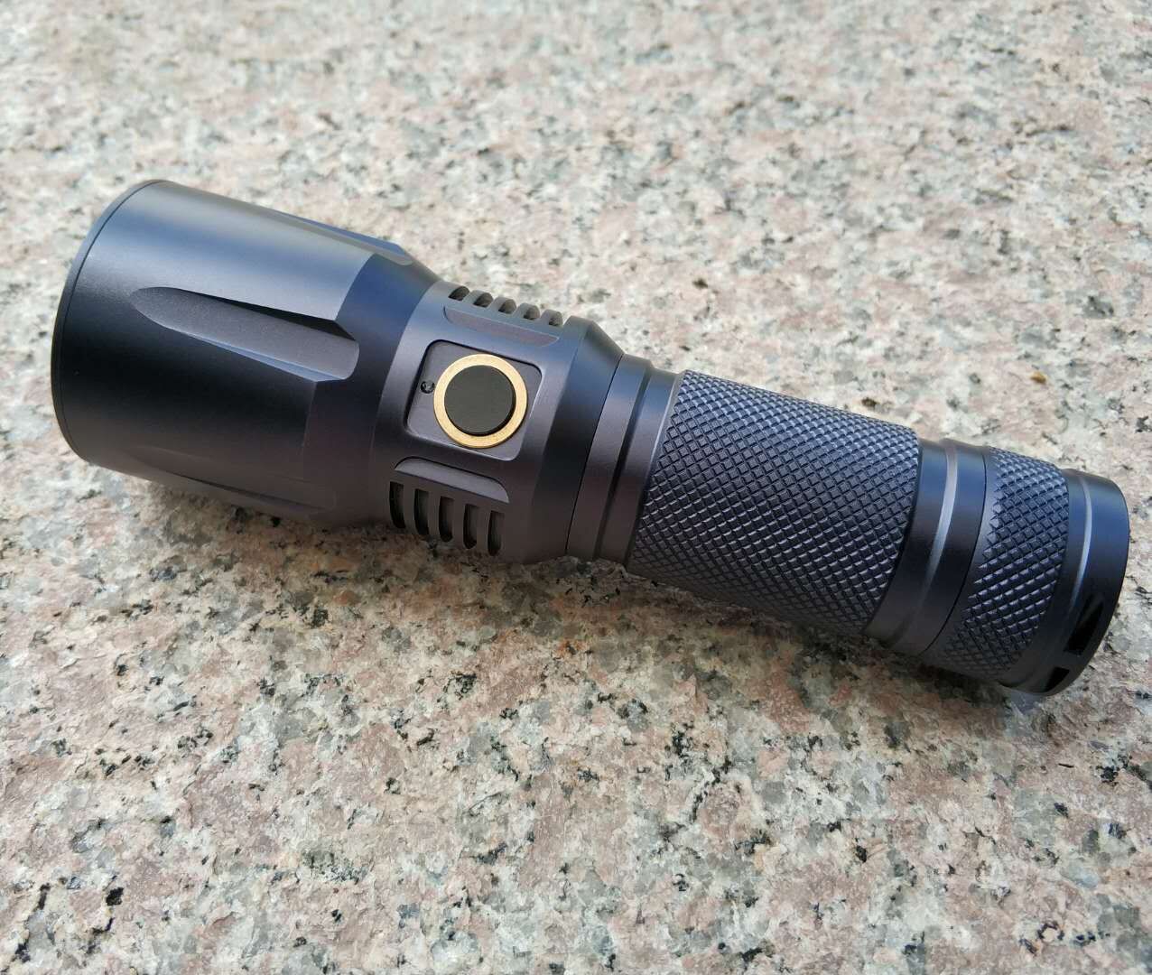 视睿x6强光手电聚光远射usb直充户外防水 探险 搜救超亮手电筒