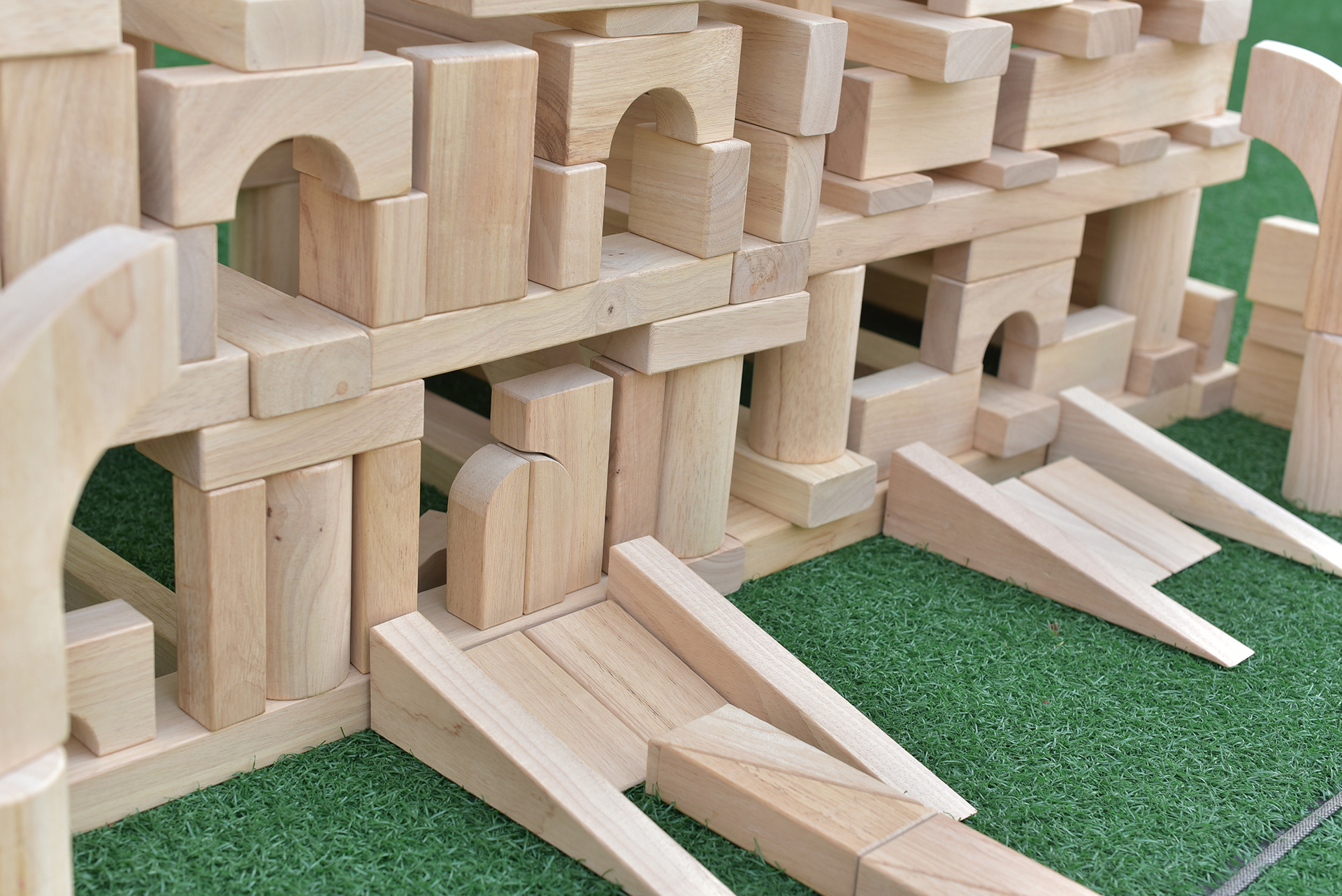 幼儿园主题积木 大中小班 高档348片 174片 实心榉木大积木