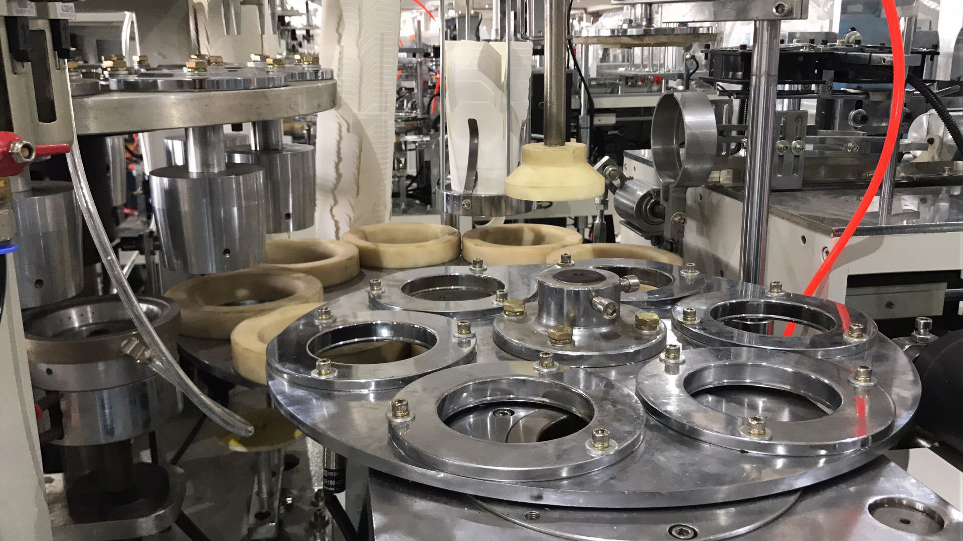 国豪 新型汤桶成型机 全自动纸碗成型机 泡面碗汤碗冰激凌打包碗