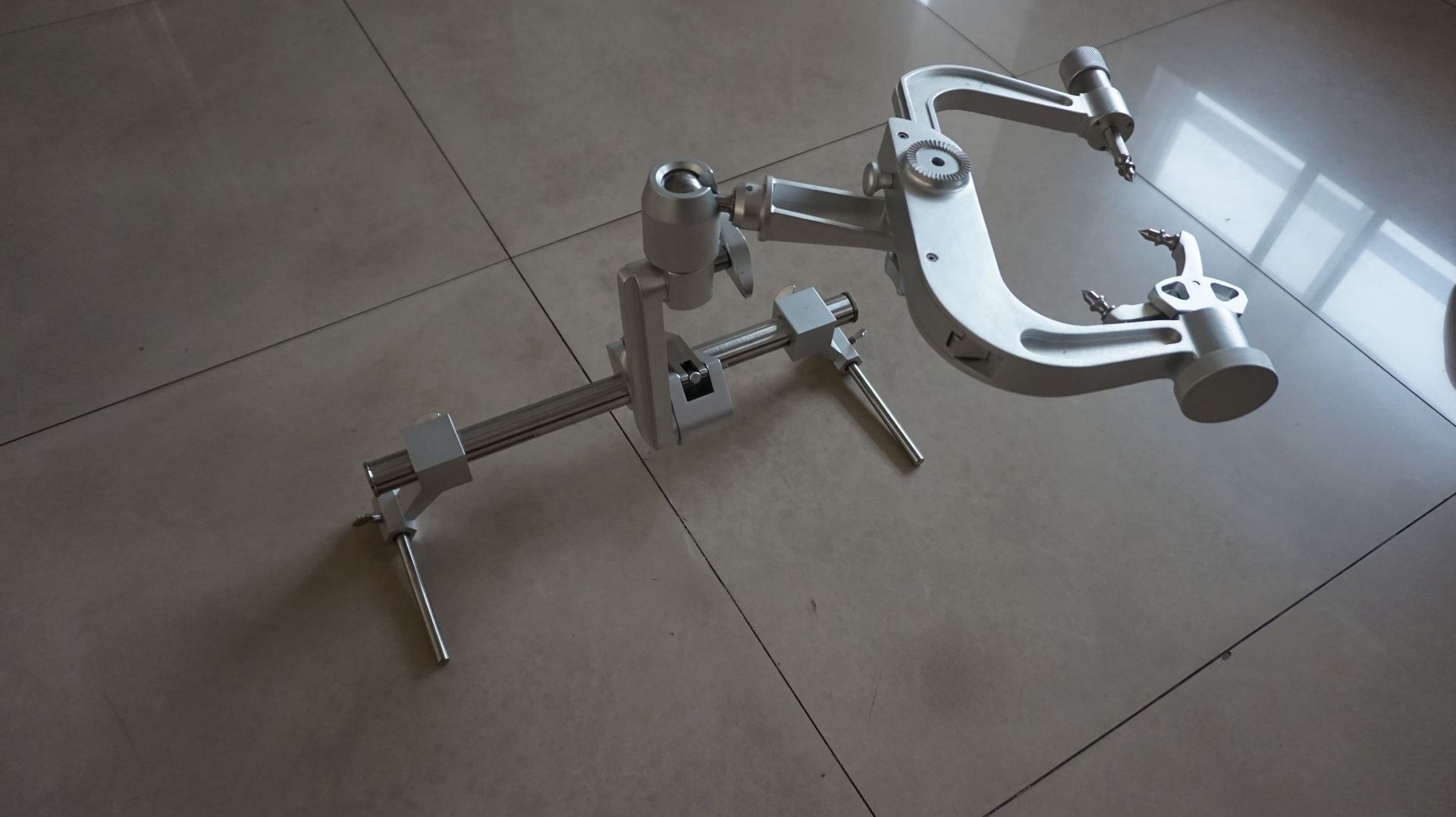 手术头架 三顶头架 颅脑头托架 颅脑固定夹 颅脑固定装置