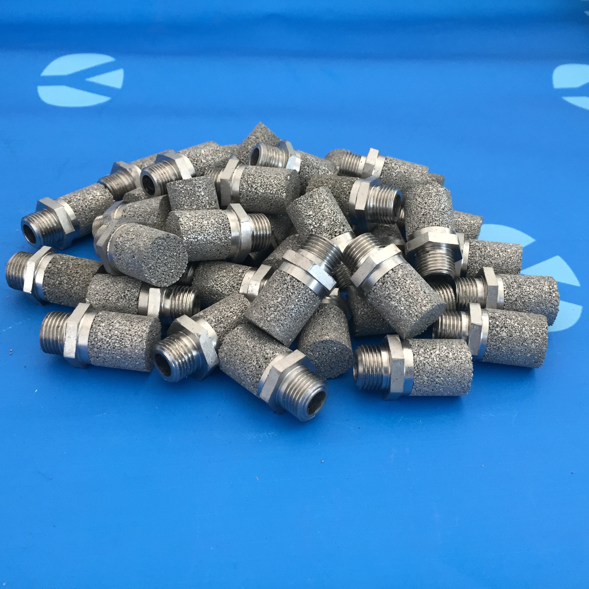 微孔钛曝气头316l金属烧结曝气管异型曝气头金属结滤芯