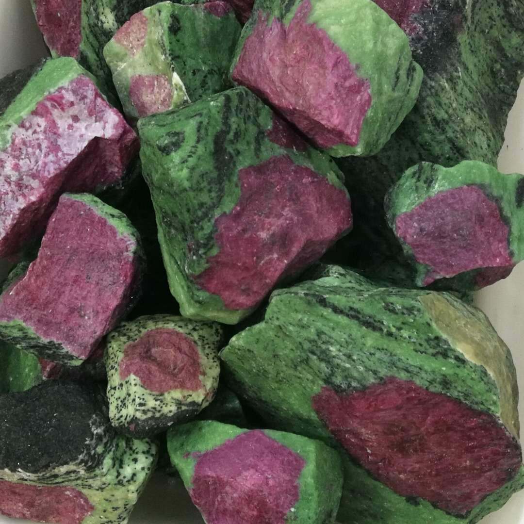 天然红绿宝原石 大块红宝石 饰品雕刻原料矿物标本摆件 原石批发