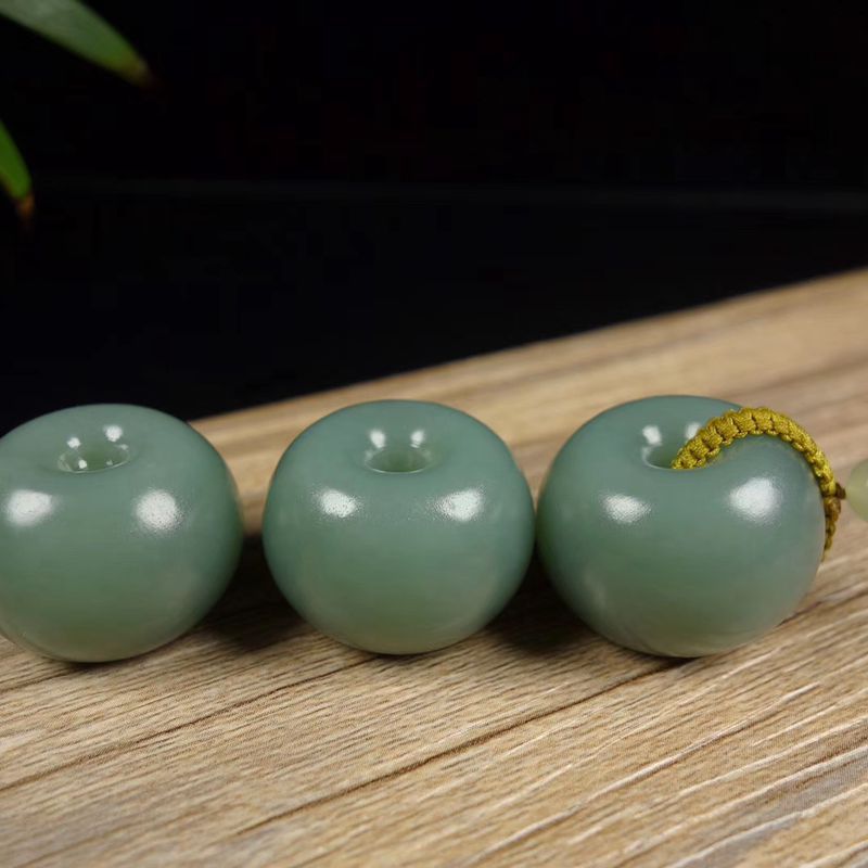 正宗和田玉且未蓝面包圈配饰素面吊坠面包圈男女款一手货源送证书